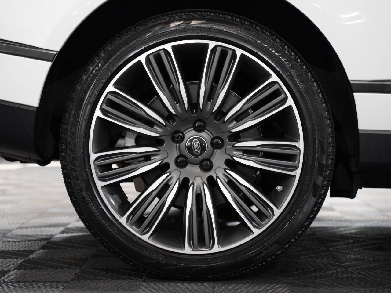 FUJI WHITE, 2019 LAND ROVER RANGE ROVER Image 58