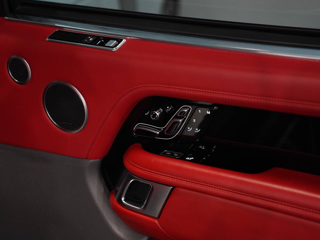 FUJI WHITE, 2019 LAND ROVER RANGE ROVER Image 25