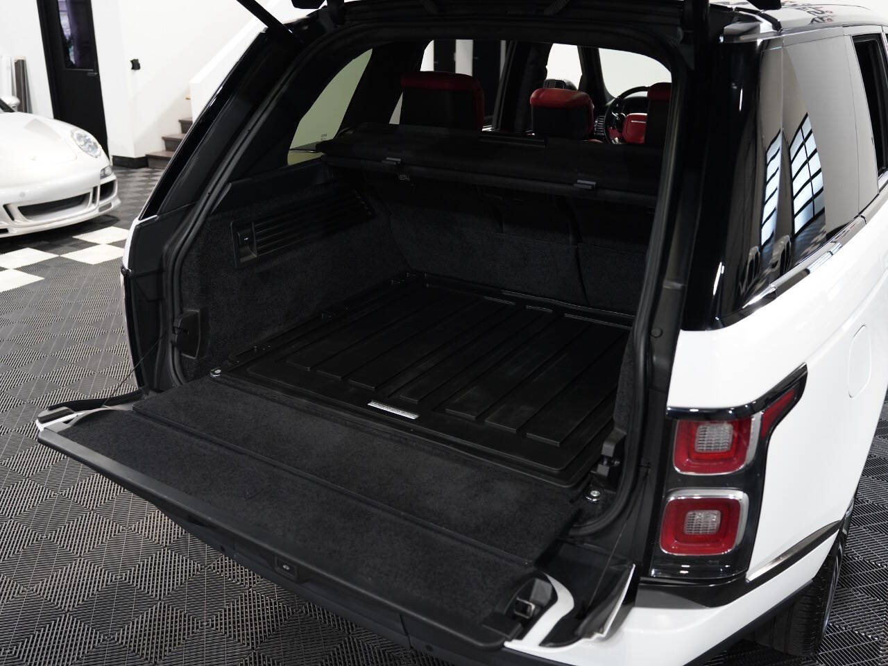 FUJI WHITE, 2019 LAND ROVER RANGE ROVER Image 57