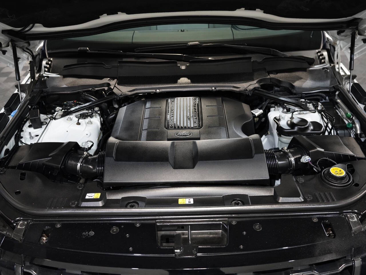 FUJI WHITE, 2019 LAND ROVER RANGE ROVER Image 50