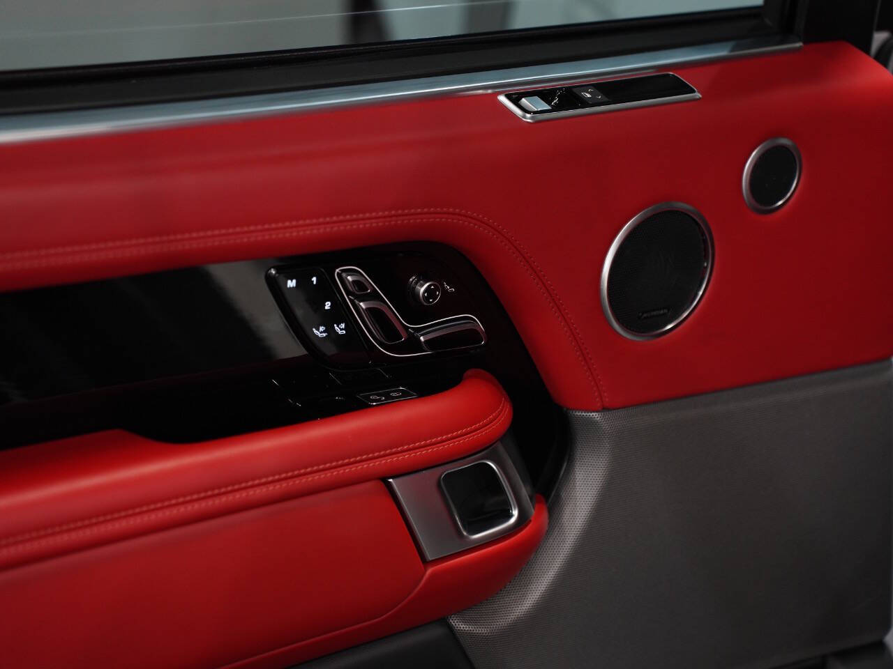 FUJI WHITE, 2019 LAND ROVER RANGE ROVER Image 27