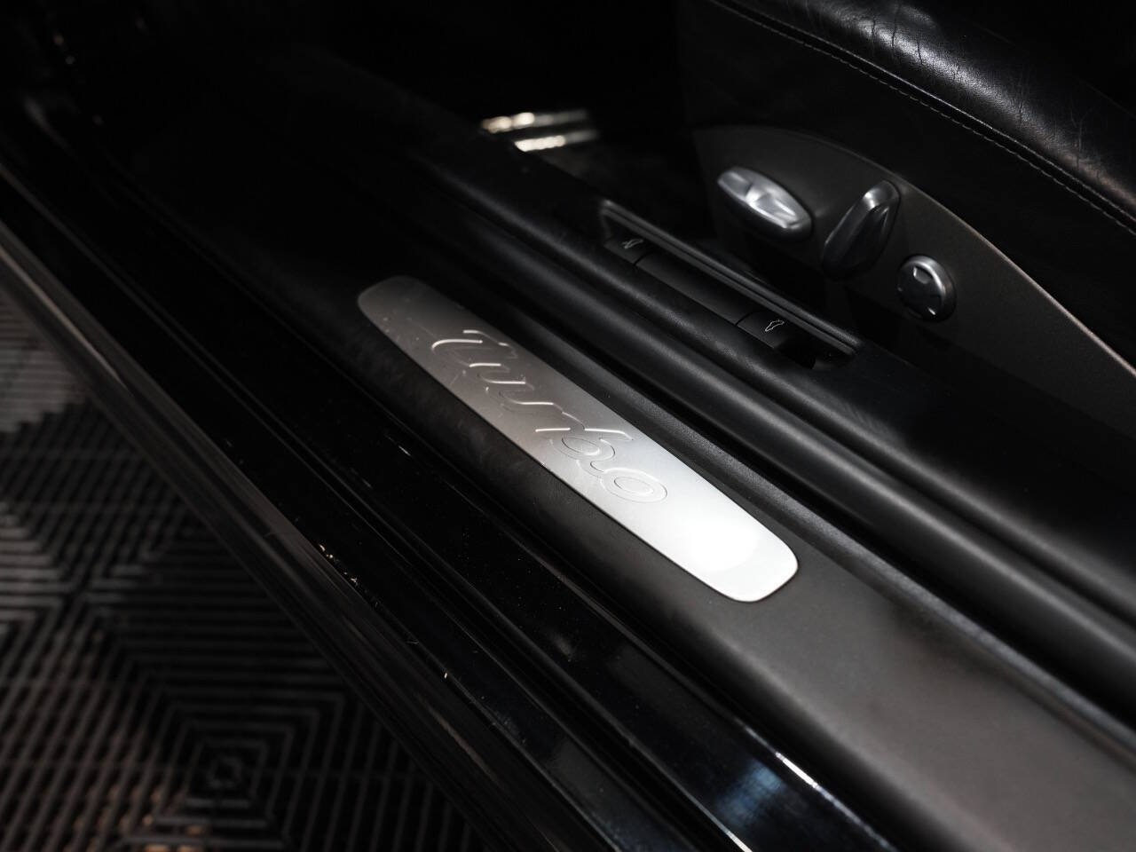 BLACK, 2008 PORSCHE 911 Image 27