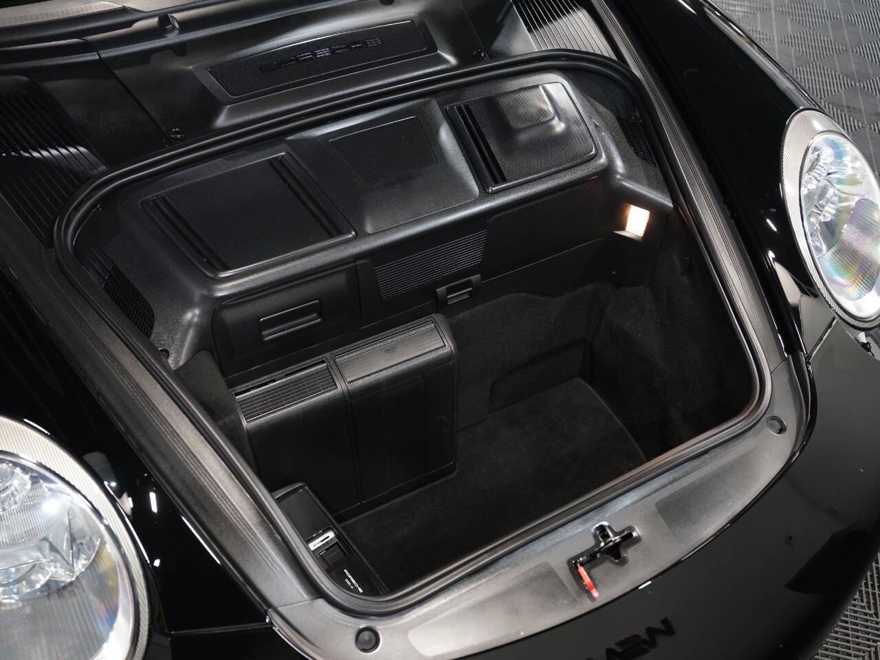 BLACK, 2008 PORSCHE 911 Image 43