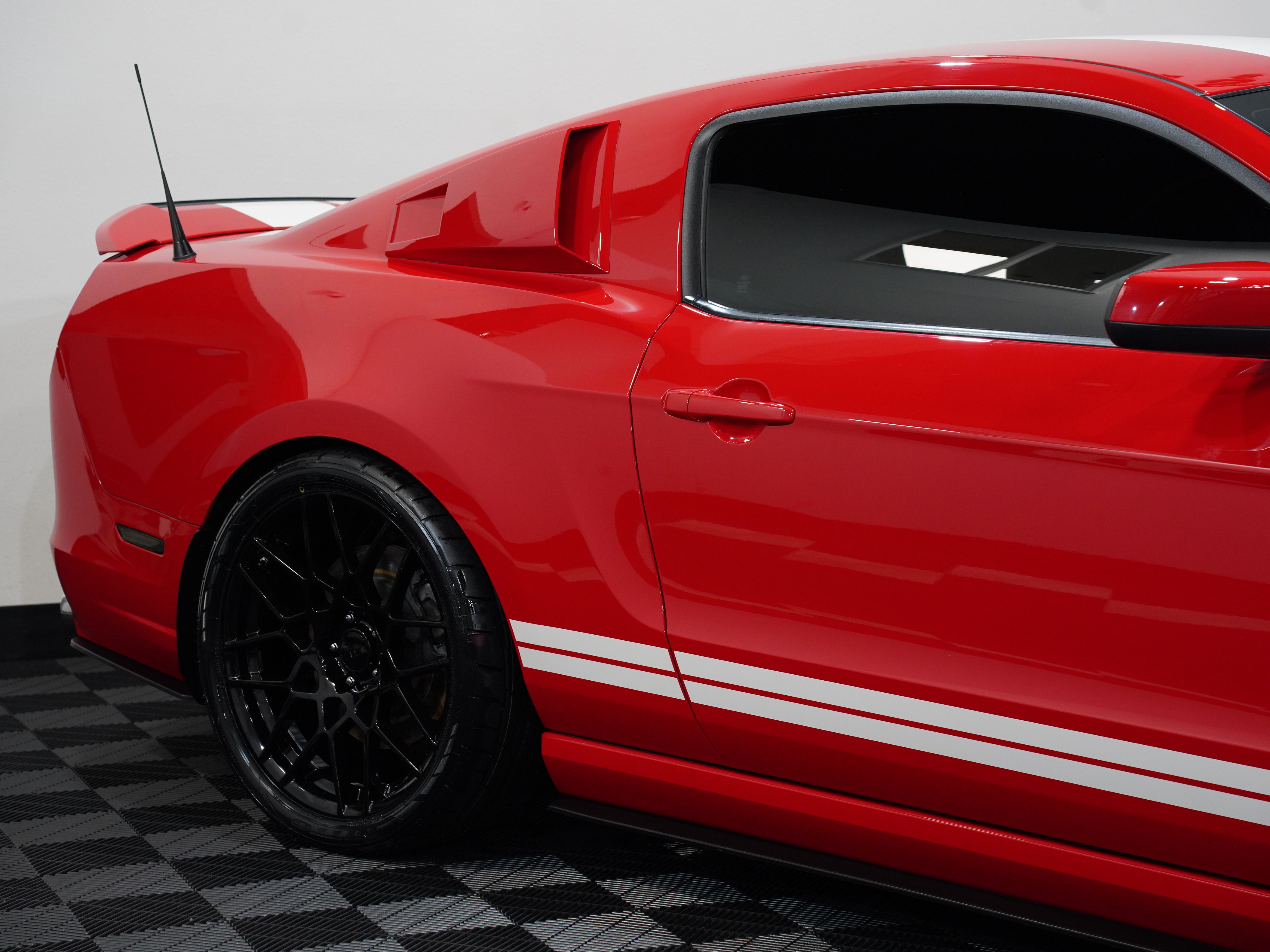 RED, 2013 FORD MUSTANG Image 16