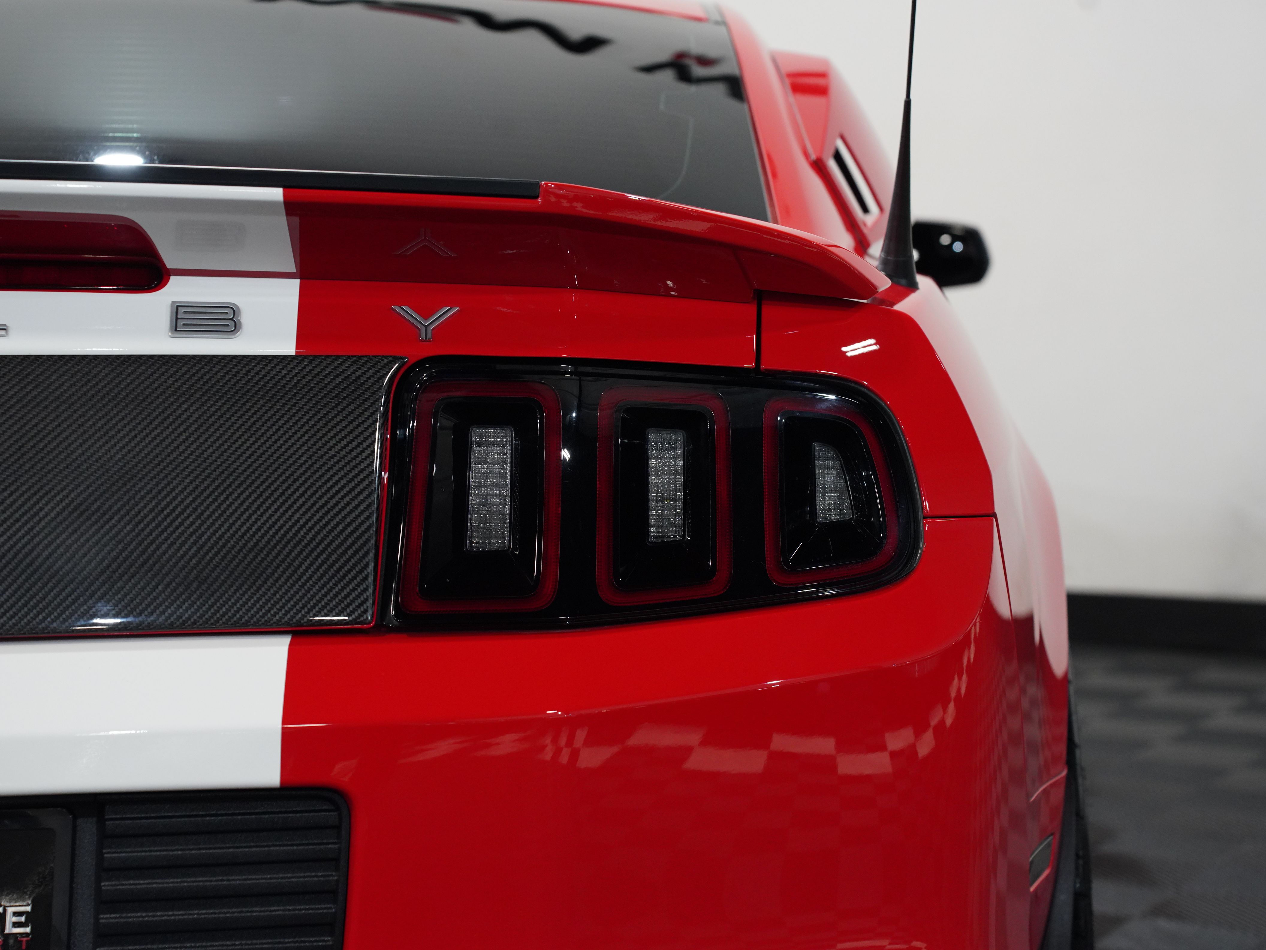 RED, 2013 FORD MUSTANG Image 19