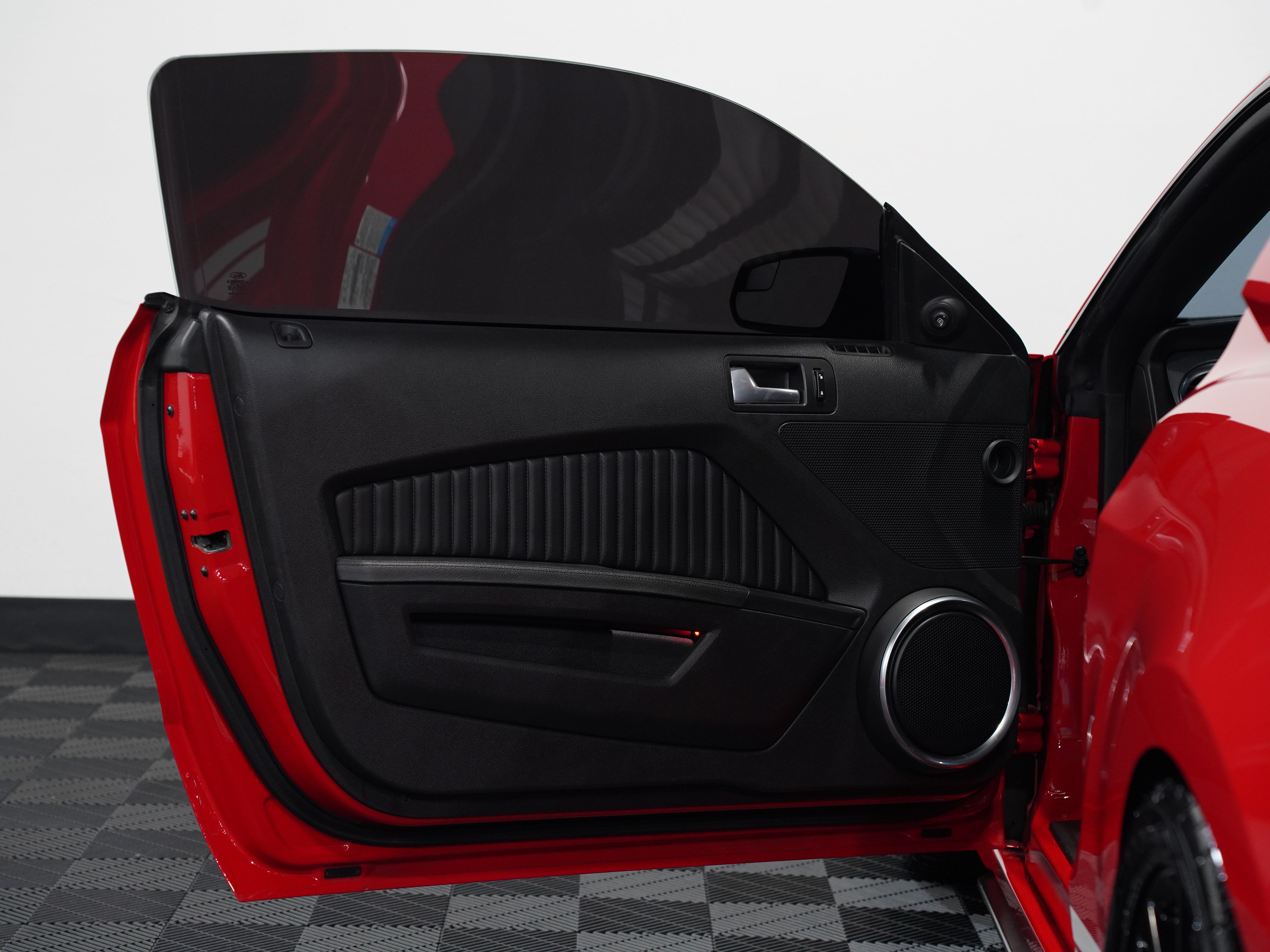 RED, 2013 FORD MUSTANG Image 25