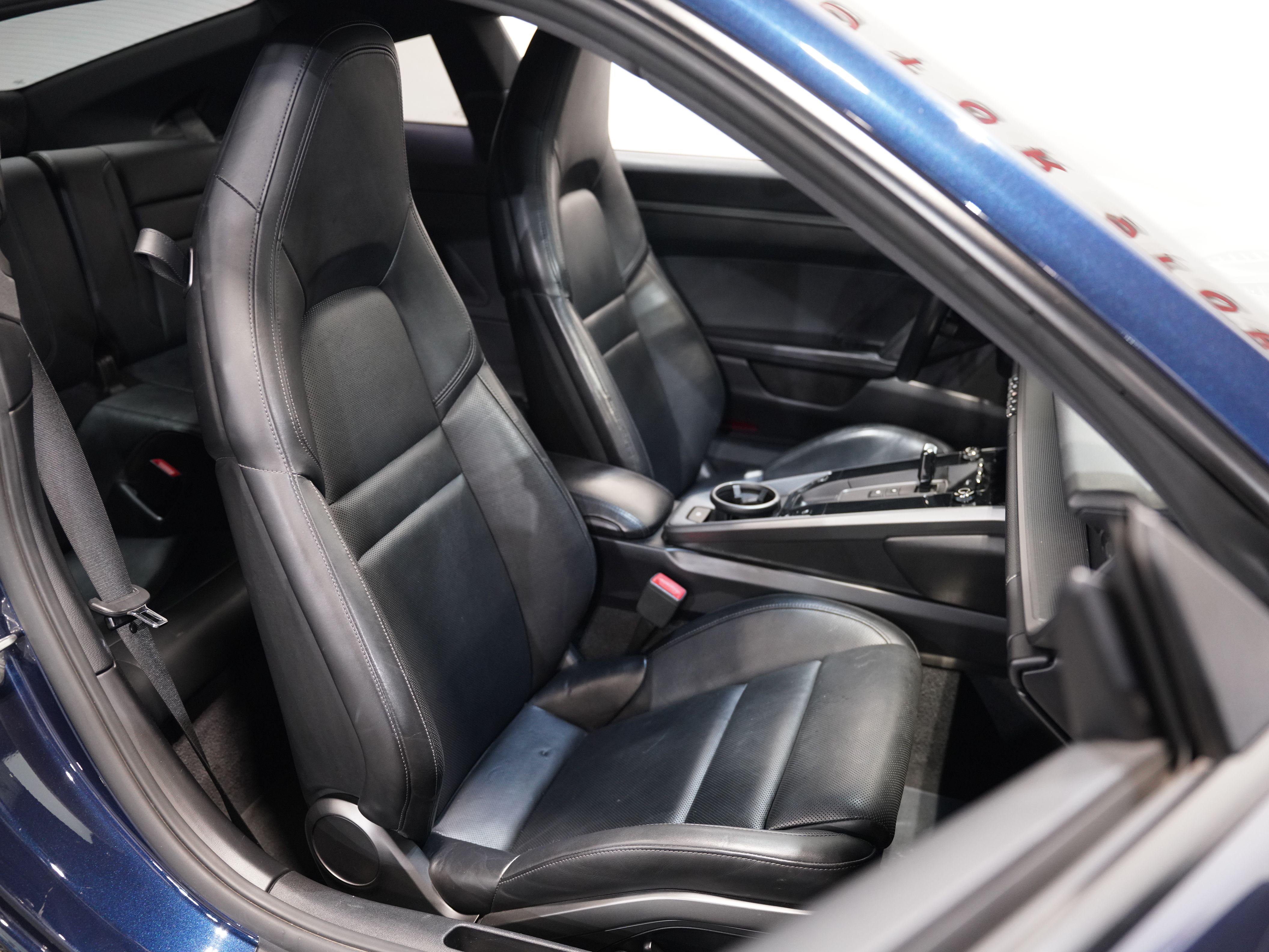 2020 PORSCHE 911 Image 28