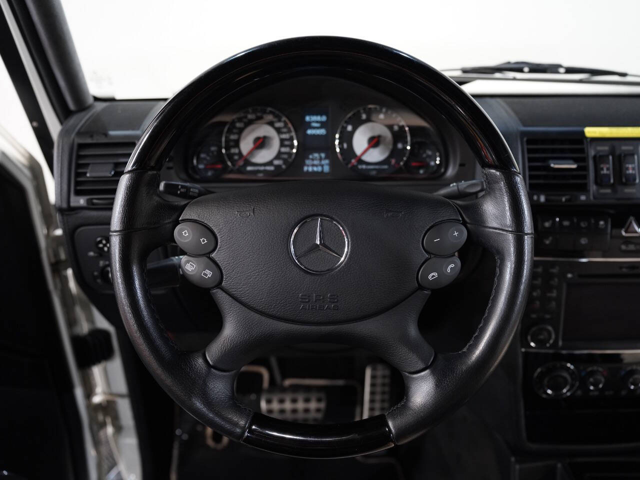 ARTIC WHITE, 2011 MERCEDES-BENZ G-CLASS Image 38