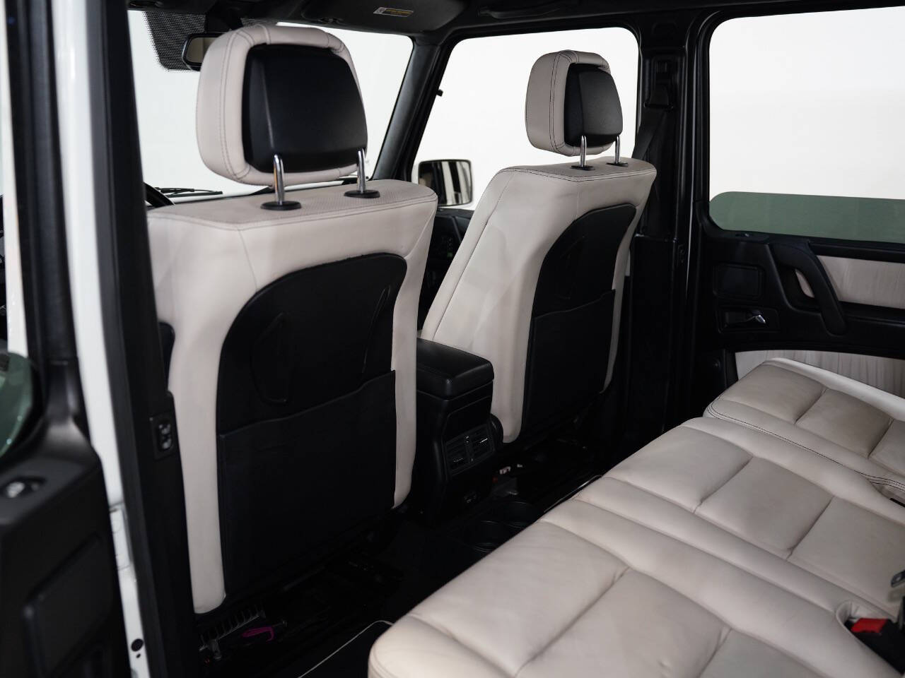 ARTIC WHITE, 2011 MERCEDES-BENZ G-CLASS Image 35