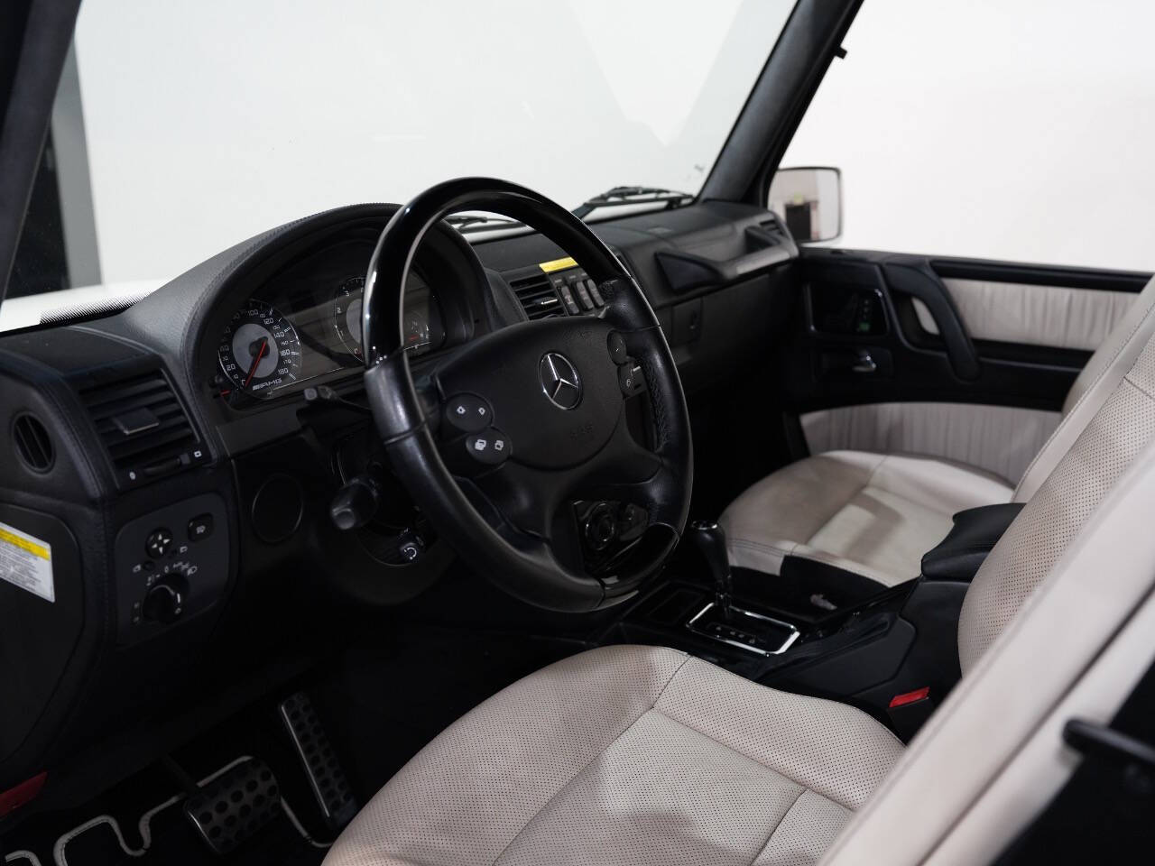 ARTIC WHITE, 2011 MERCEDES-BENZ G-CLASS Image 30