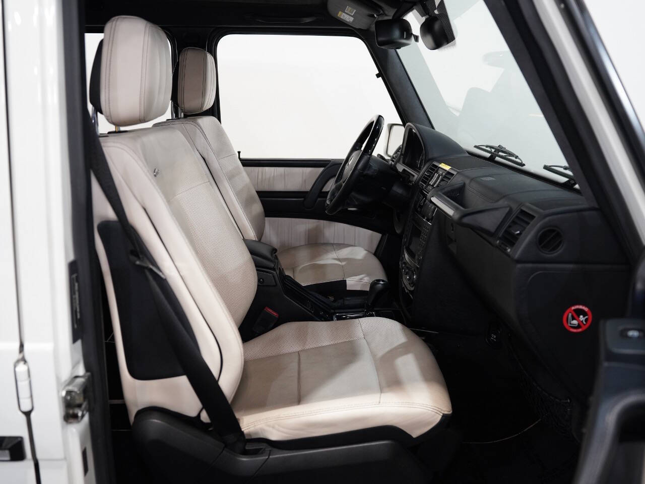 ARTIC WHITE, 2011 MERCEDES-BENZ G-CLASS Image 32