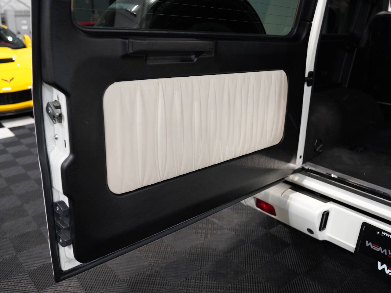ARTIC WHITE, 2011 MERCEDES-BENZ G-CLASS Image 52