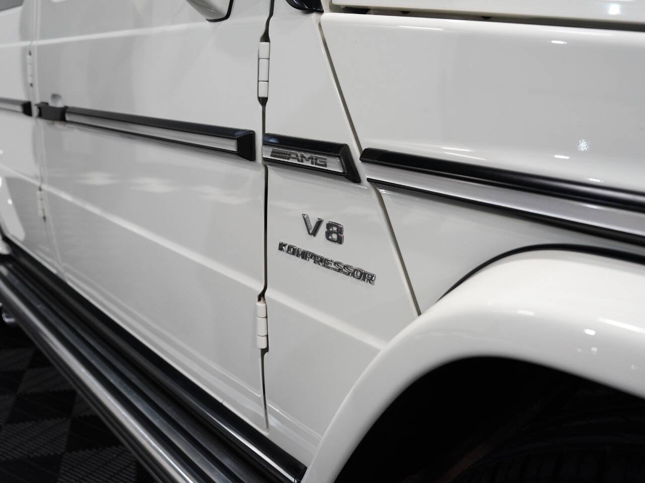 ARTIC WHITE, 2011 MERCEDES-BENZ G-CLASS Image 13