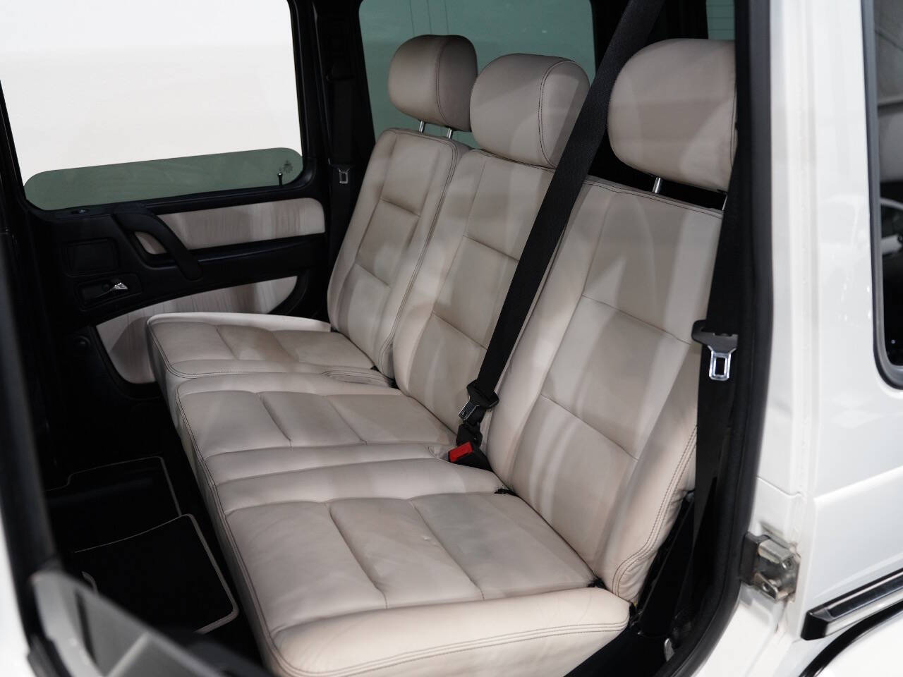 ARTIC WHITE, 2011 MERCEDES-BENZ G-CLASS Image 34