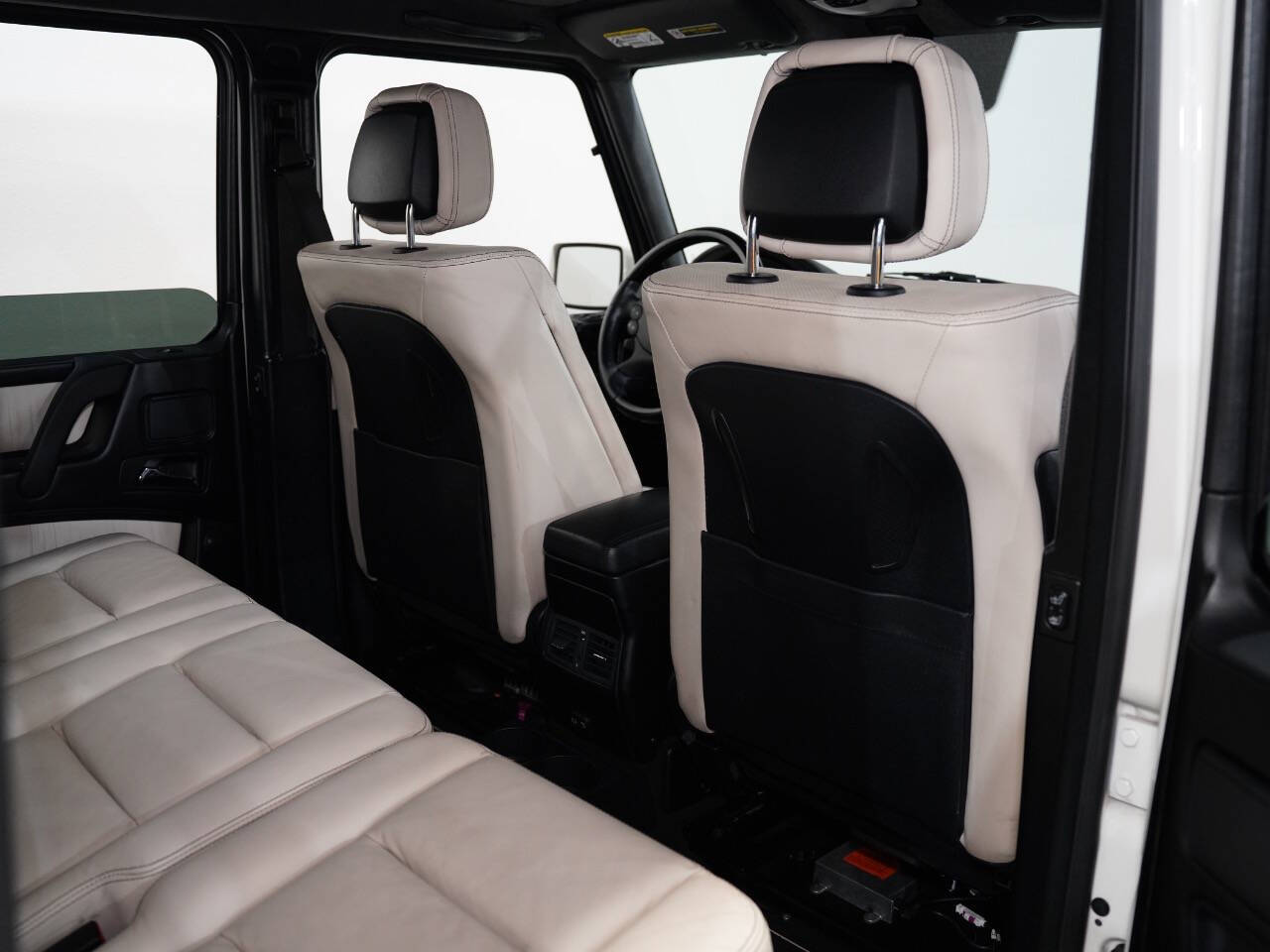 ARTIC WHITE, 2011 MERCEDES-BENZ G-CLASS Image 37