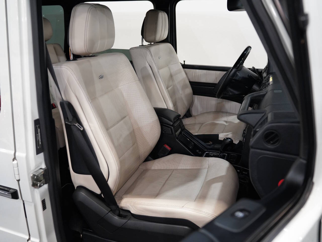 ARTIC WHITE, 2011 MERCEDES-BENZ G-CLASS Image 31