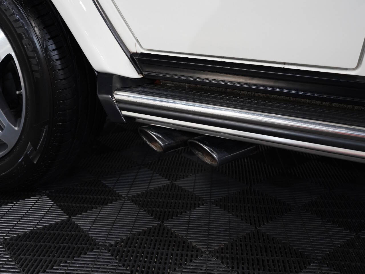 ARTIC WHITE, 2011 MERCEDES-BENZ G-CLASS Image 15