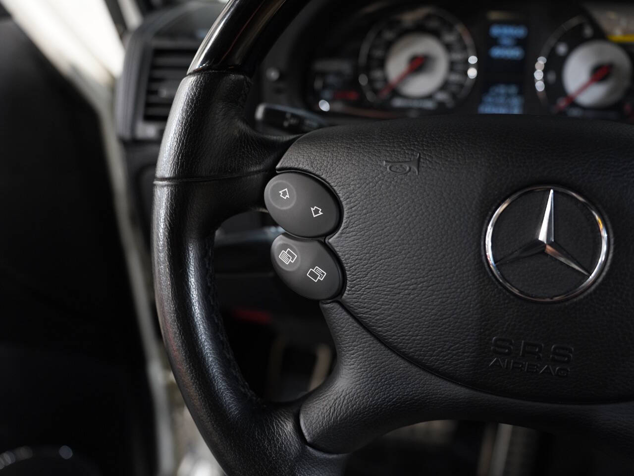 ARTIC WHITE, 2011 MERCEDES-BENZ G-CLASS Image 39