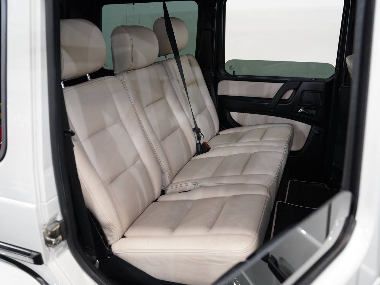 ARTIC WHITE, 2011 MERCEDES-BENZ G-CLASS Image 36