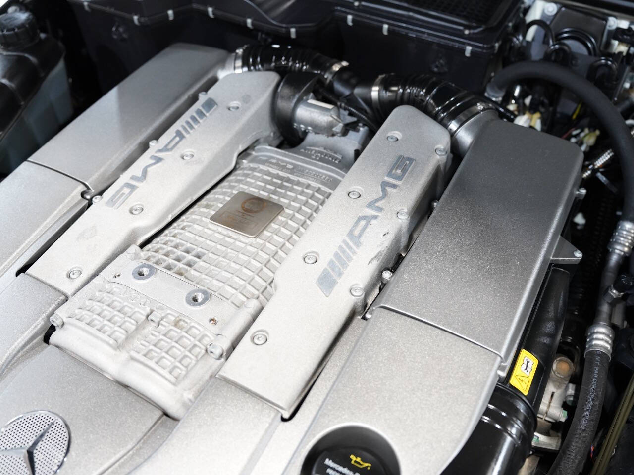 ARTIC WHITE, 2011 MERCEDES-BENZ G-CLASS Image 49