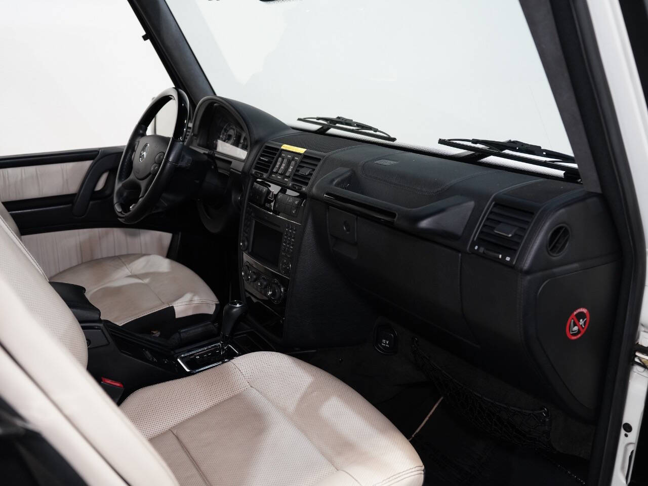 ARTIC WHITE, 2011 MERCEDES-BENZ G-CLASS Image 33