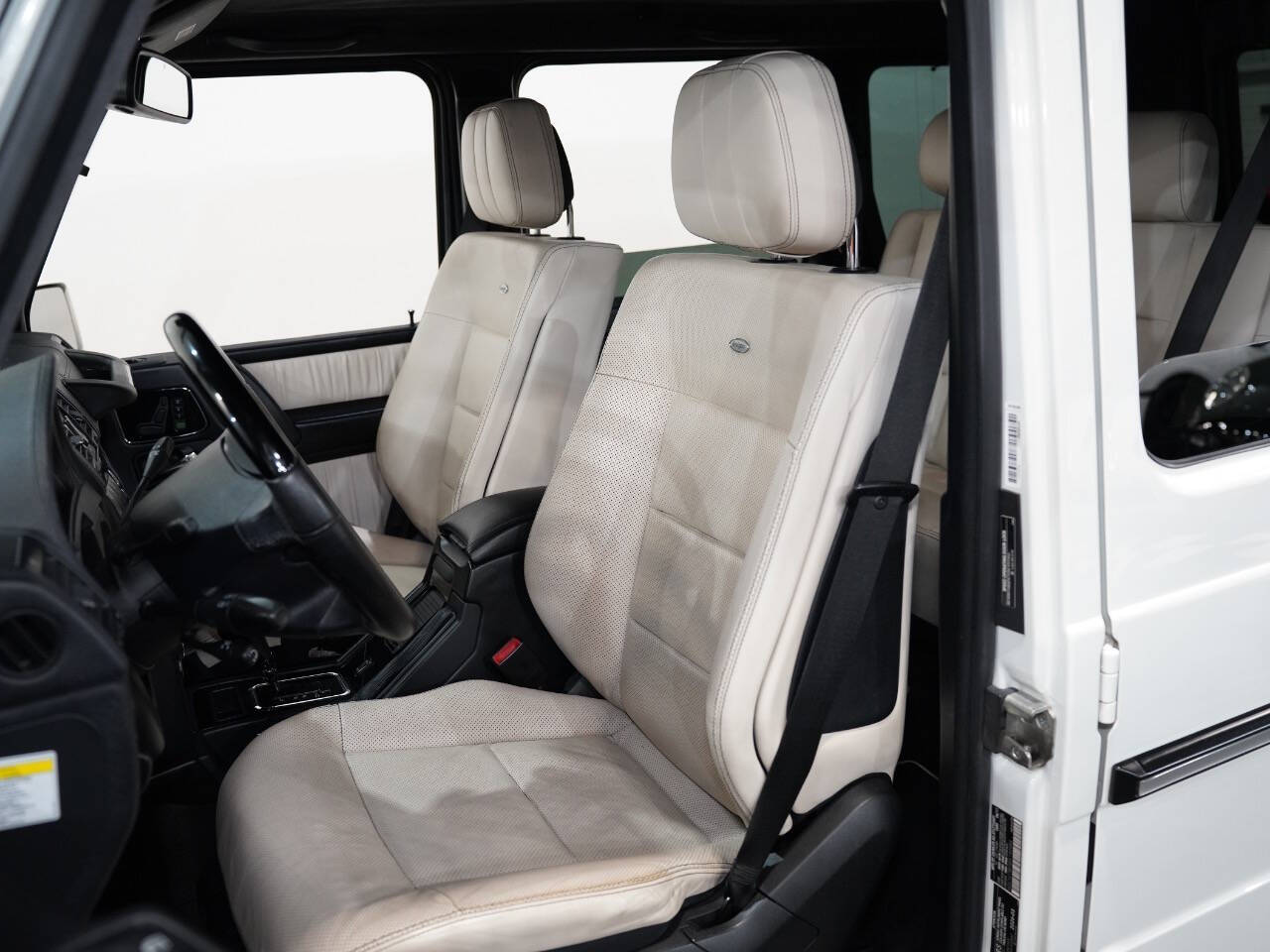 ARTIC WHITE, 2011 MERCEDES-BENZ G-CLASS Image 28