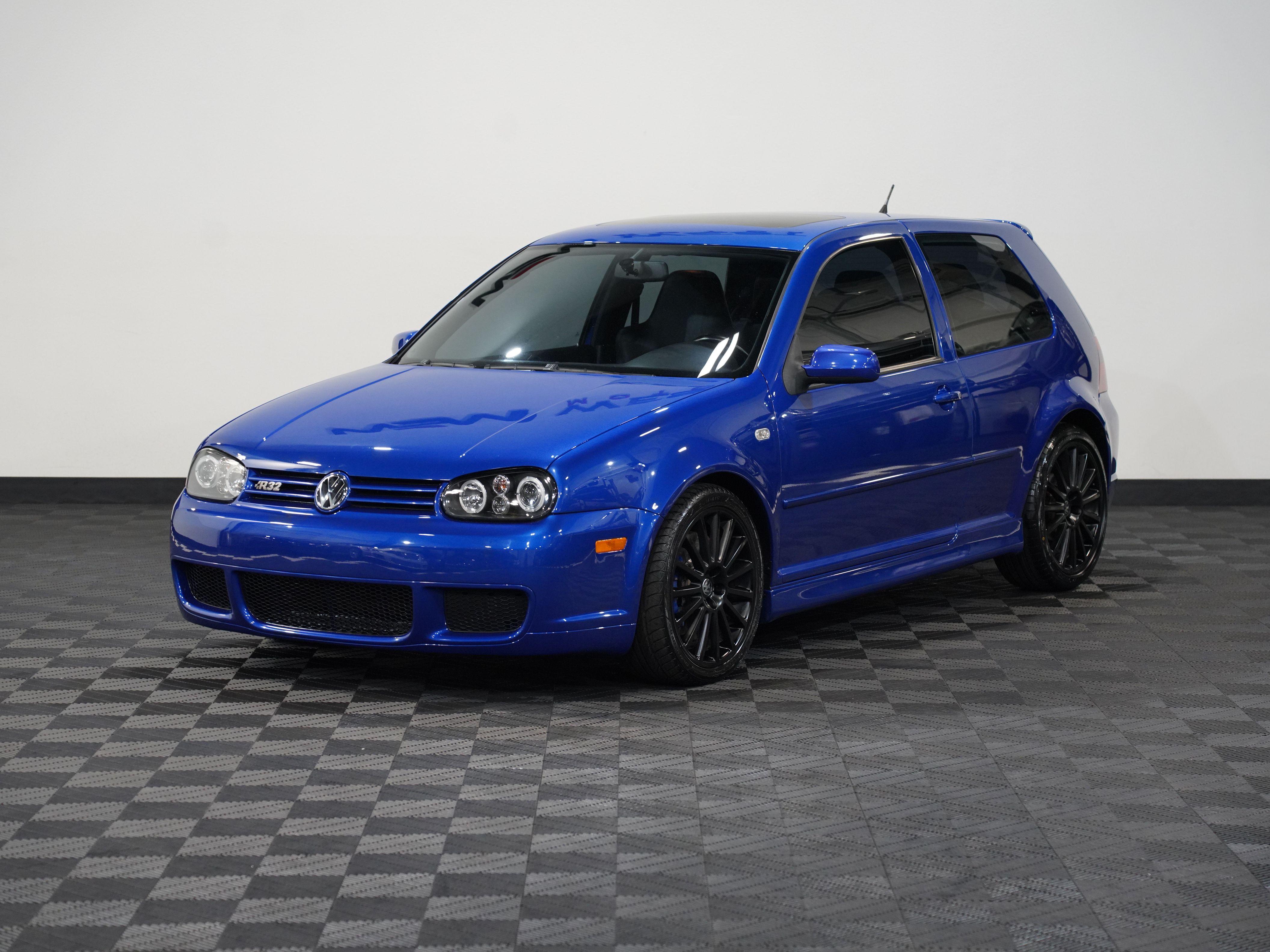 BLUE, 2004 VOLKSWAGEN R32 Image 3