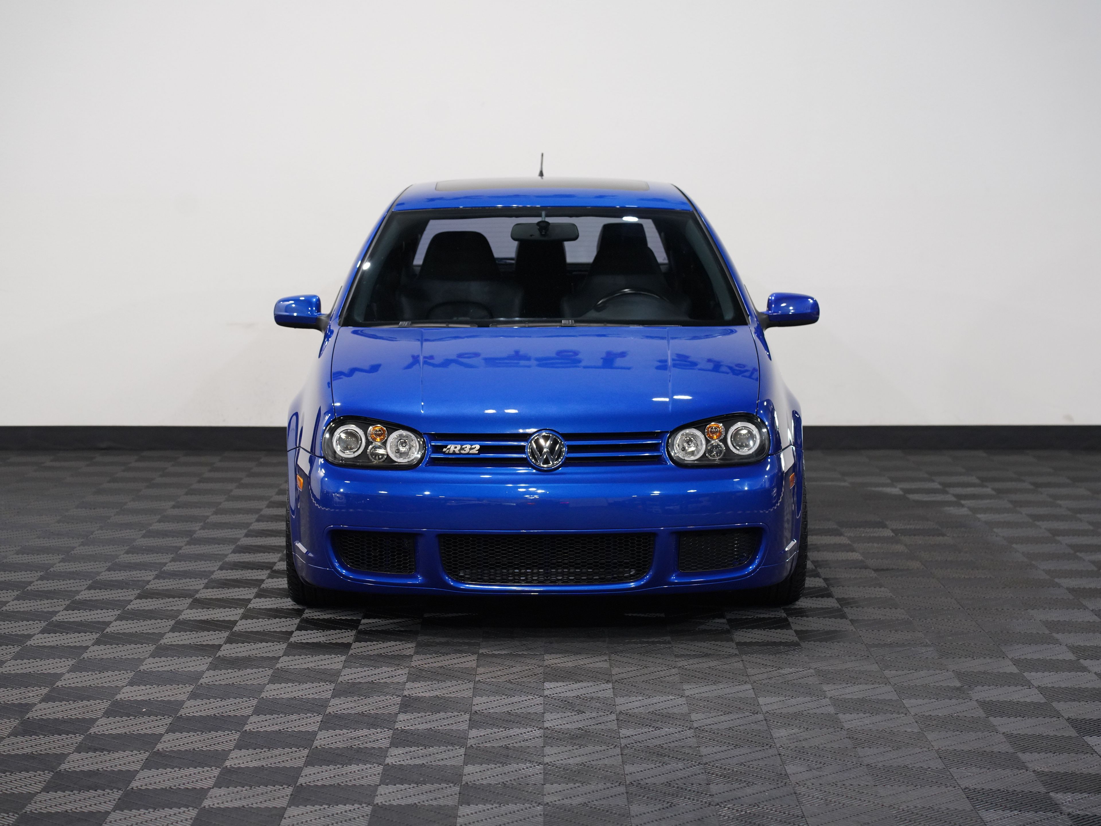 BLUE, 2004 VOLKSWAGEN R32 Thumnail Image 4