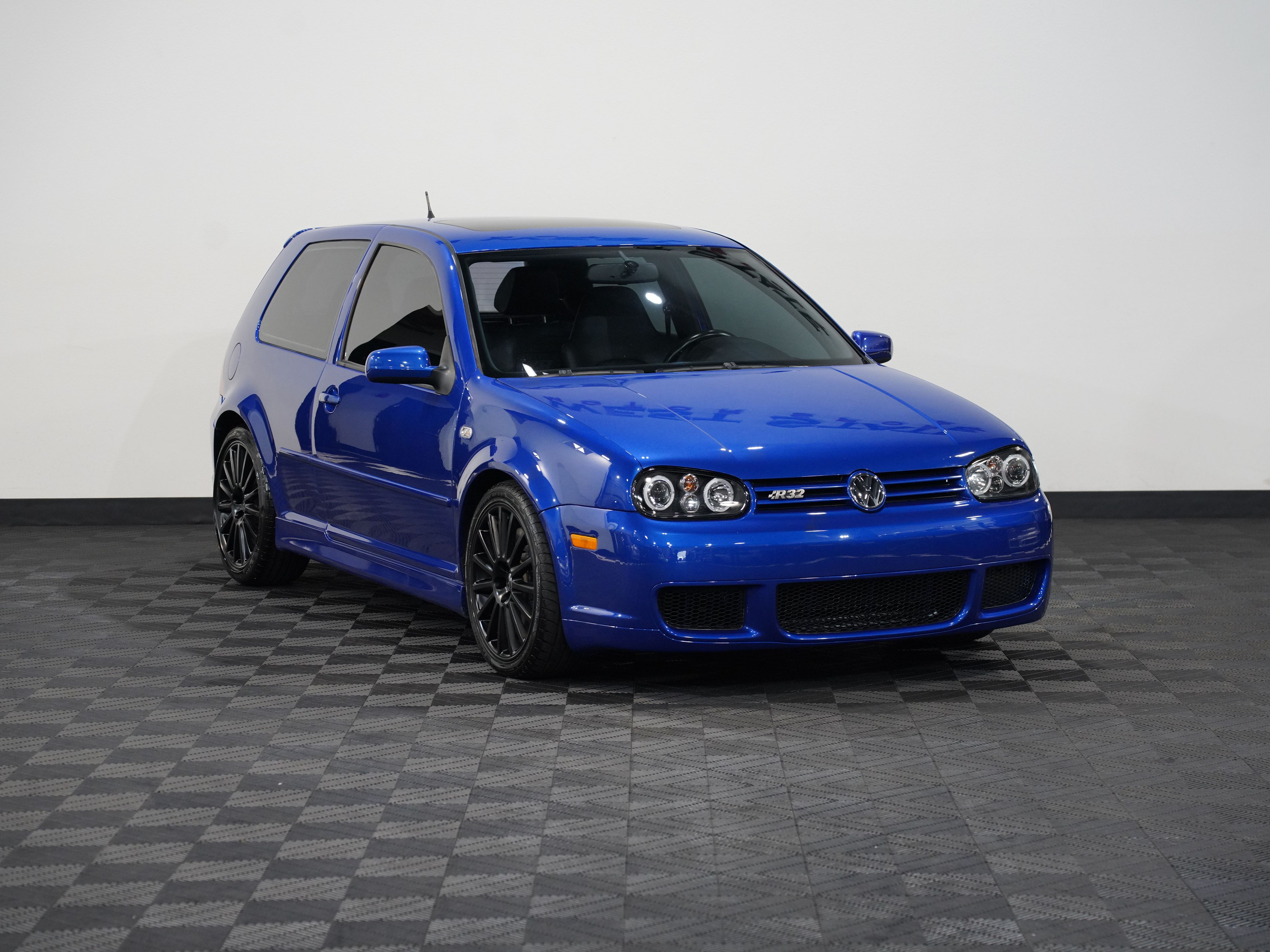 BLUE, 2004 VOLKSWAGEN R32 Image 5
