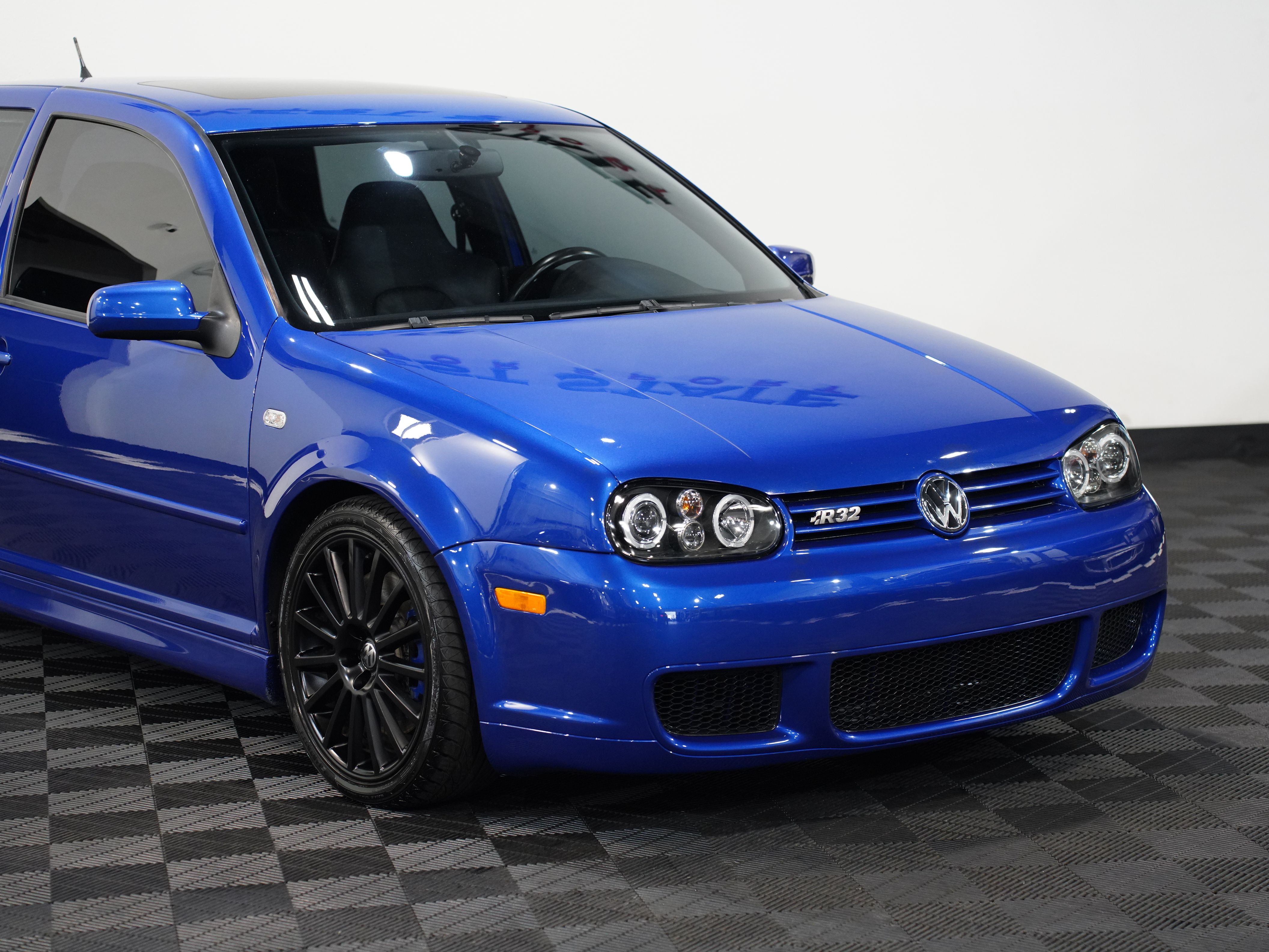 BLUE, 2004 VOLKSWAGEN R32 Image 9