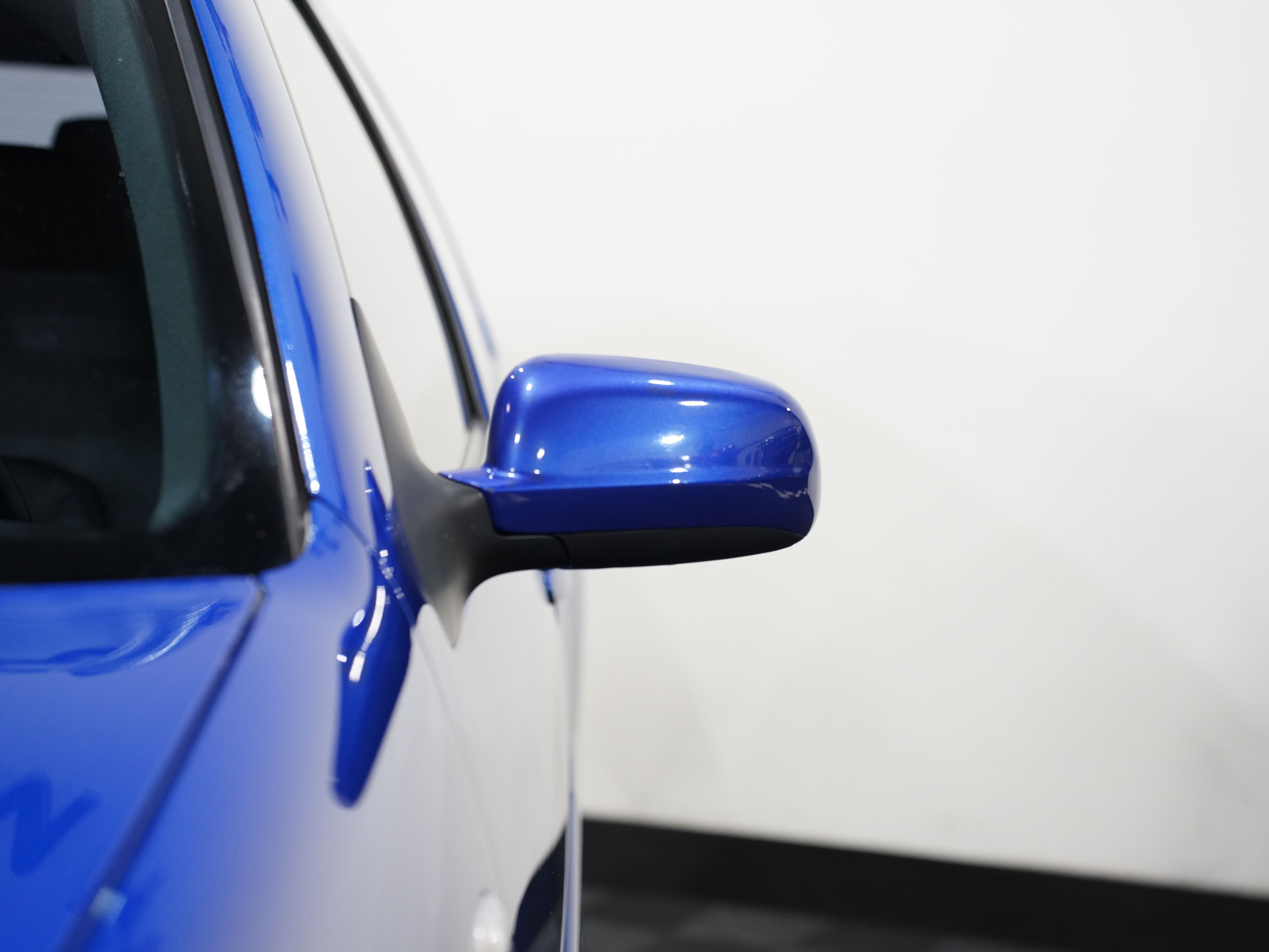 BLUE, 2004 VOLKSWAGEN R32 Image 11
