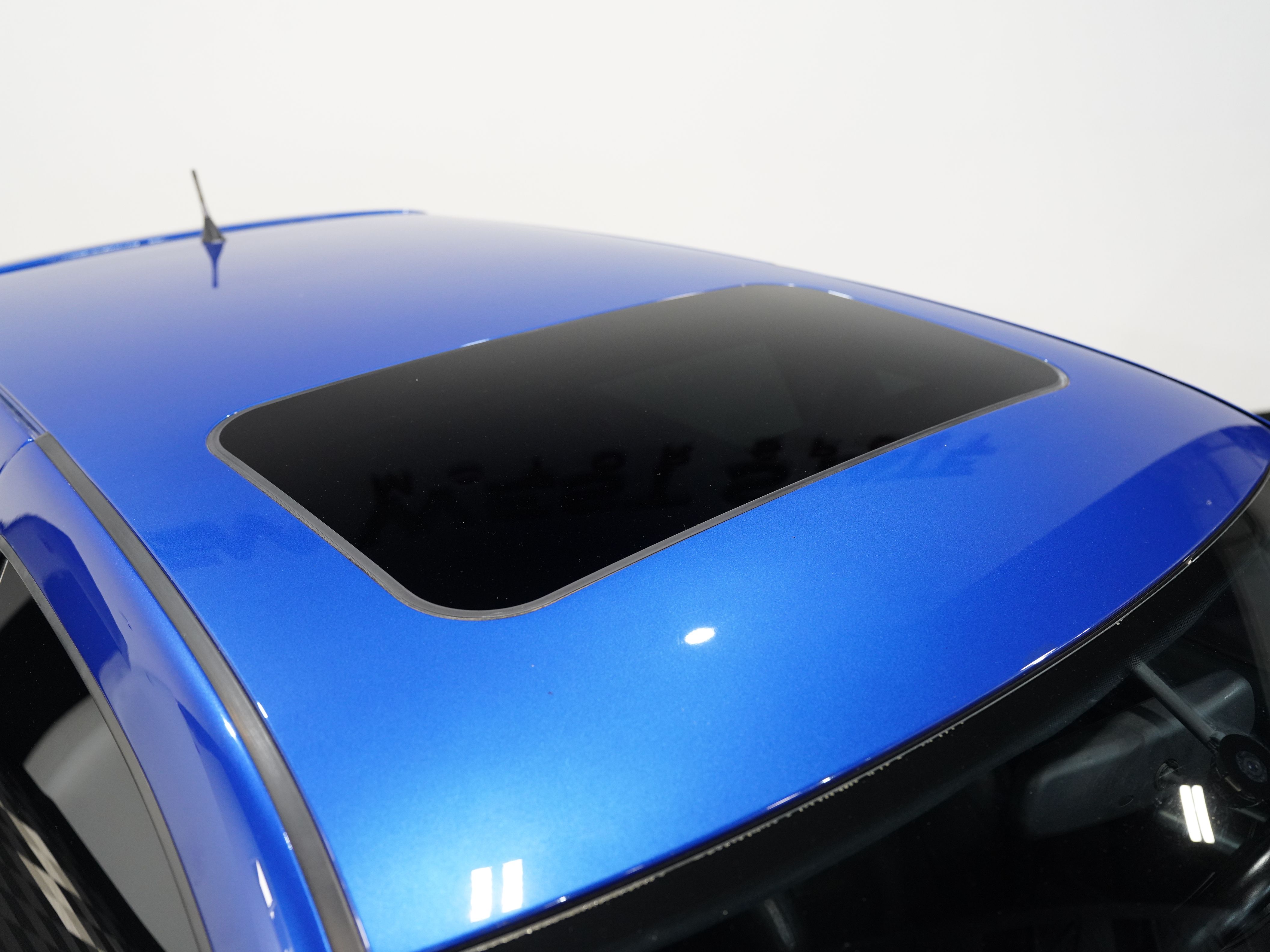 BLUE, 2004 VOLKSWAGEN R32 Image 14