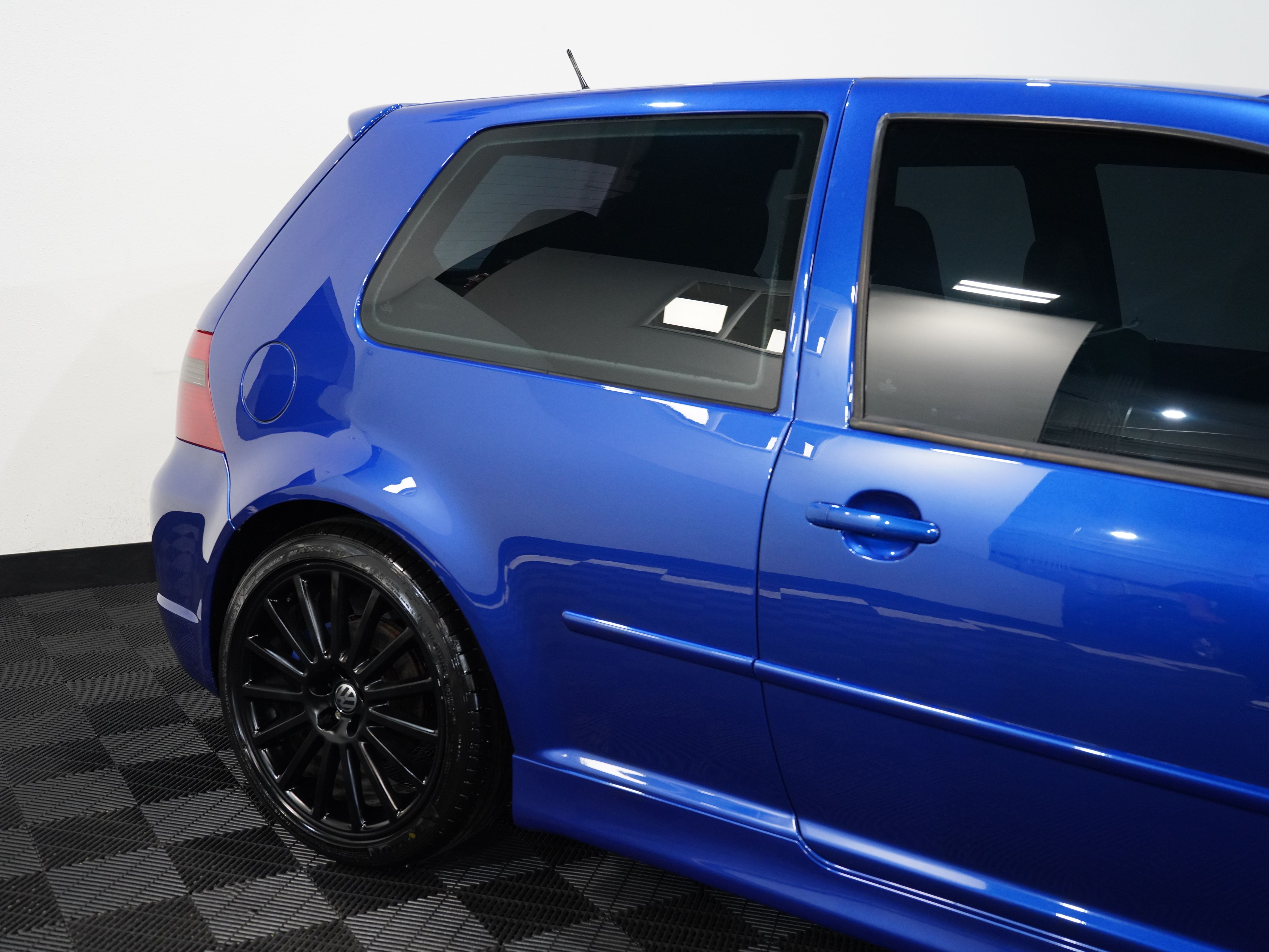 BLUE, 2004 VOLKSWAGEN R32 Image 15