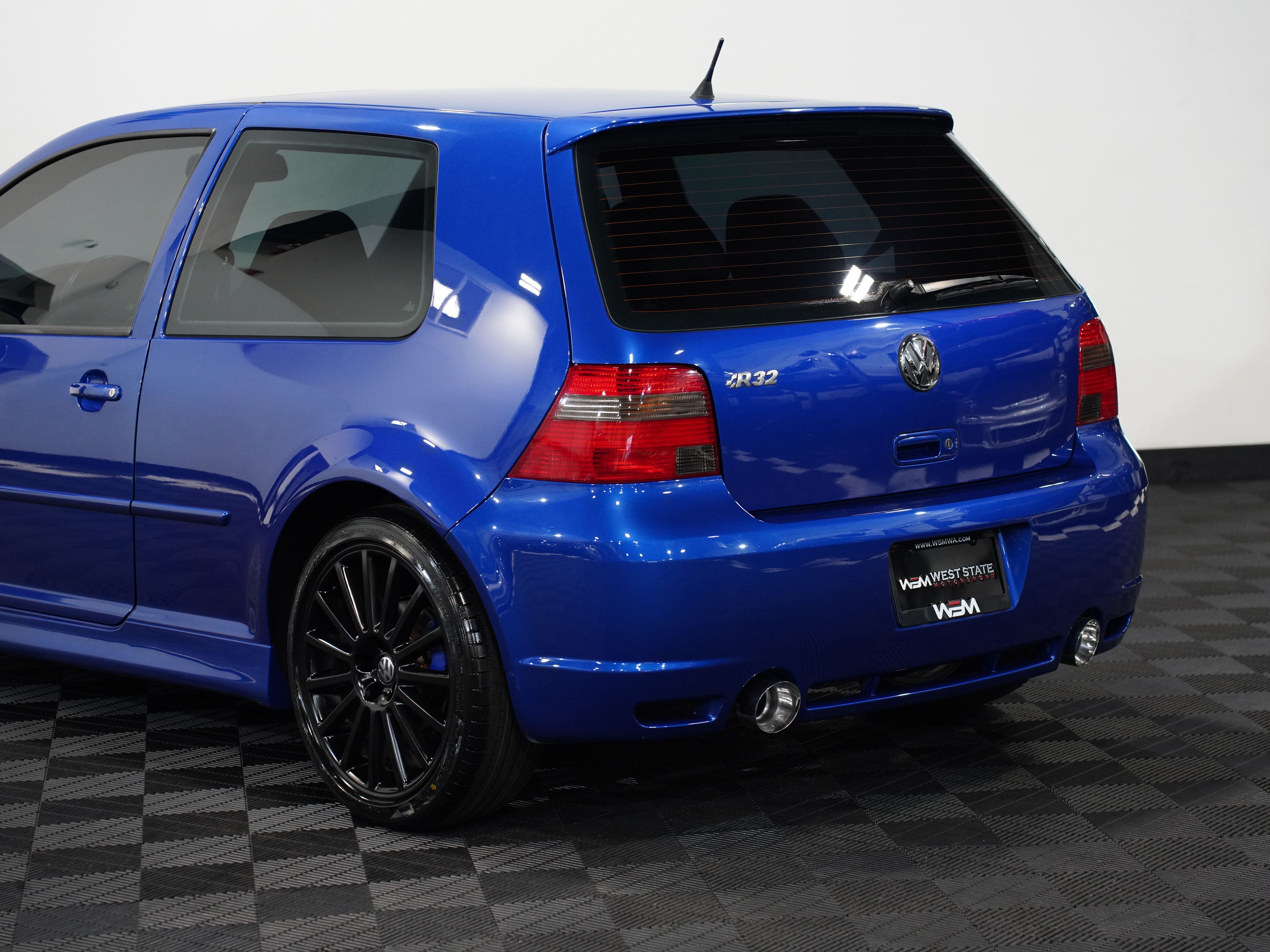 BLUE, 2004 VOLKSWAGEN R32 Image 16