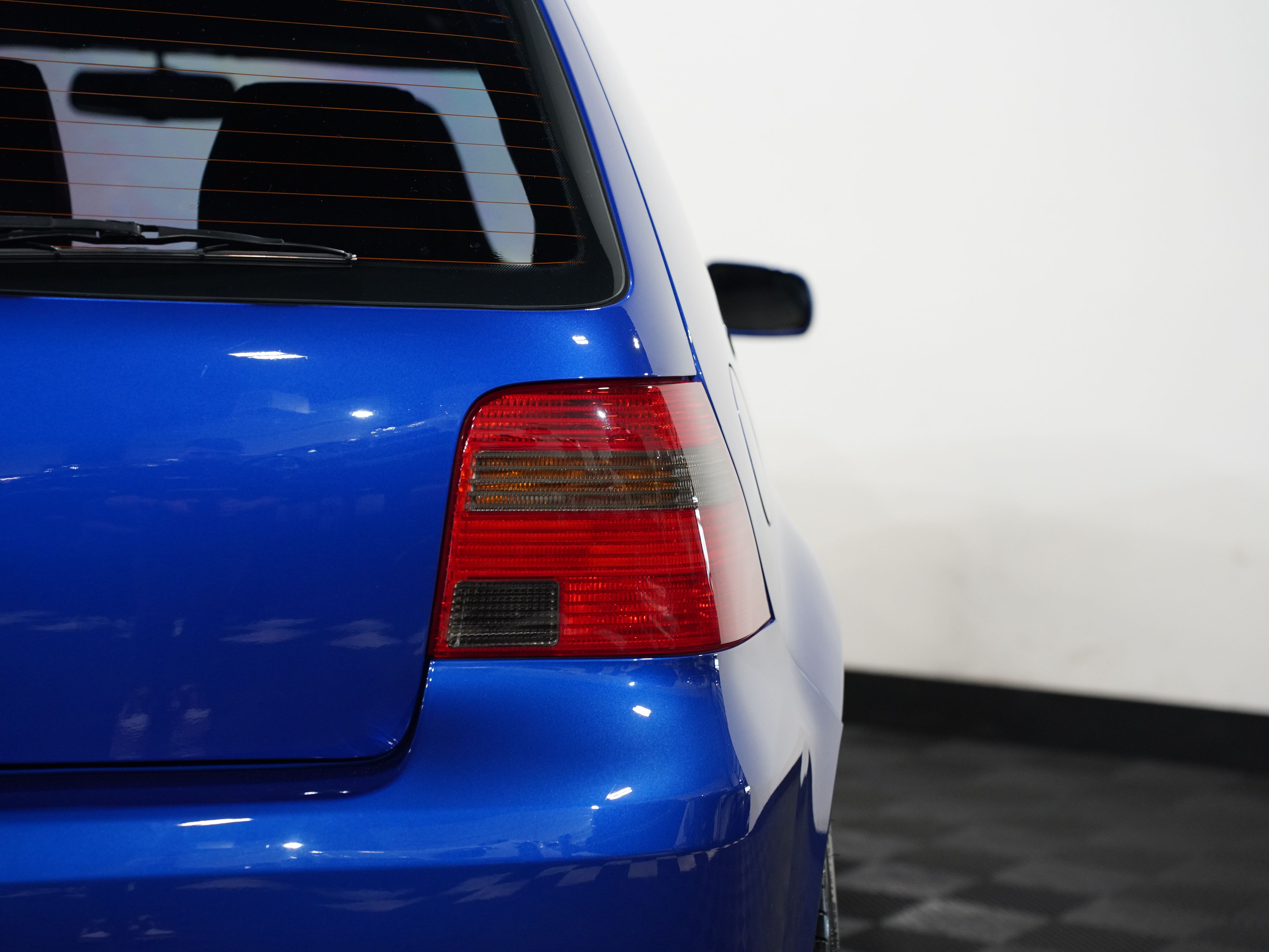 BLUE, 2004 VOLKSWAGEN R32 Image 17