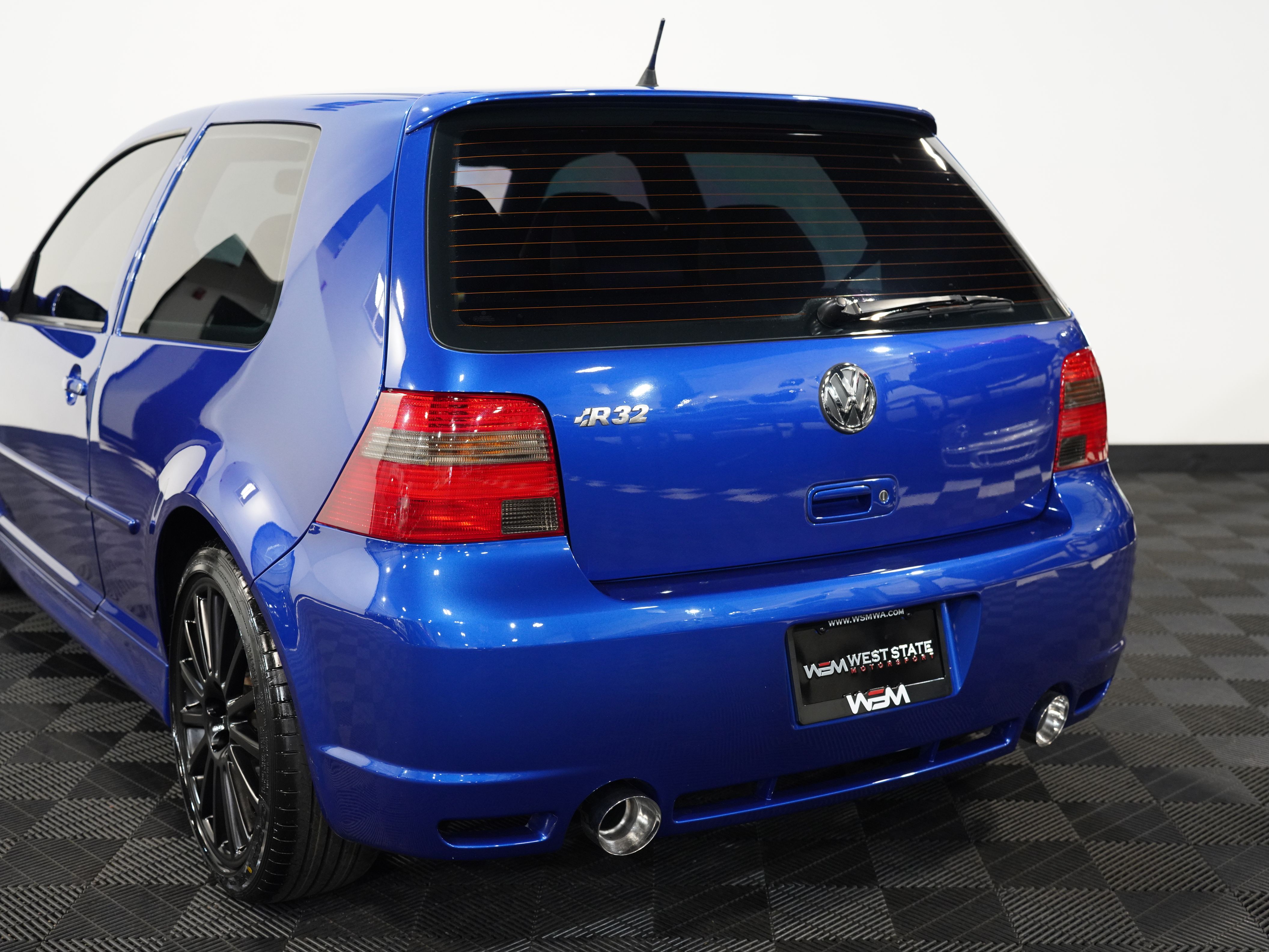 BLUE, 2004 VOLKSWAGEN R32 Image 19