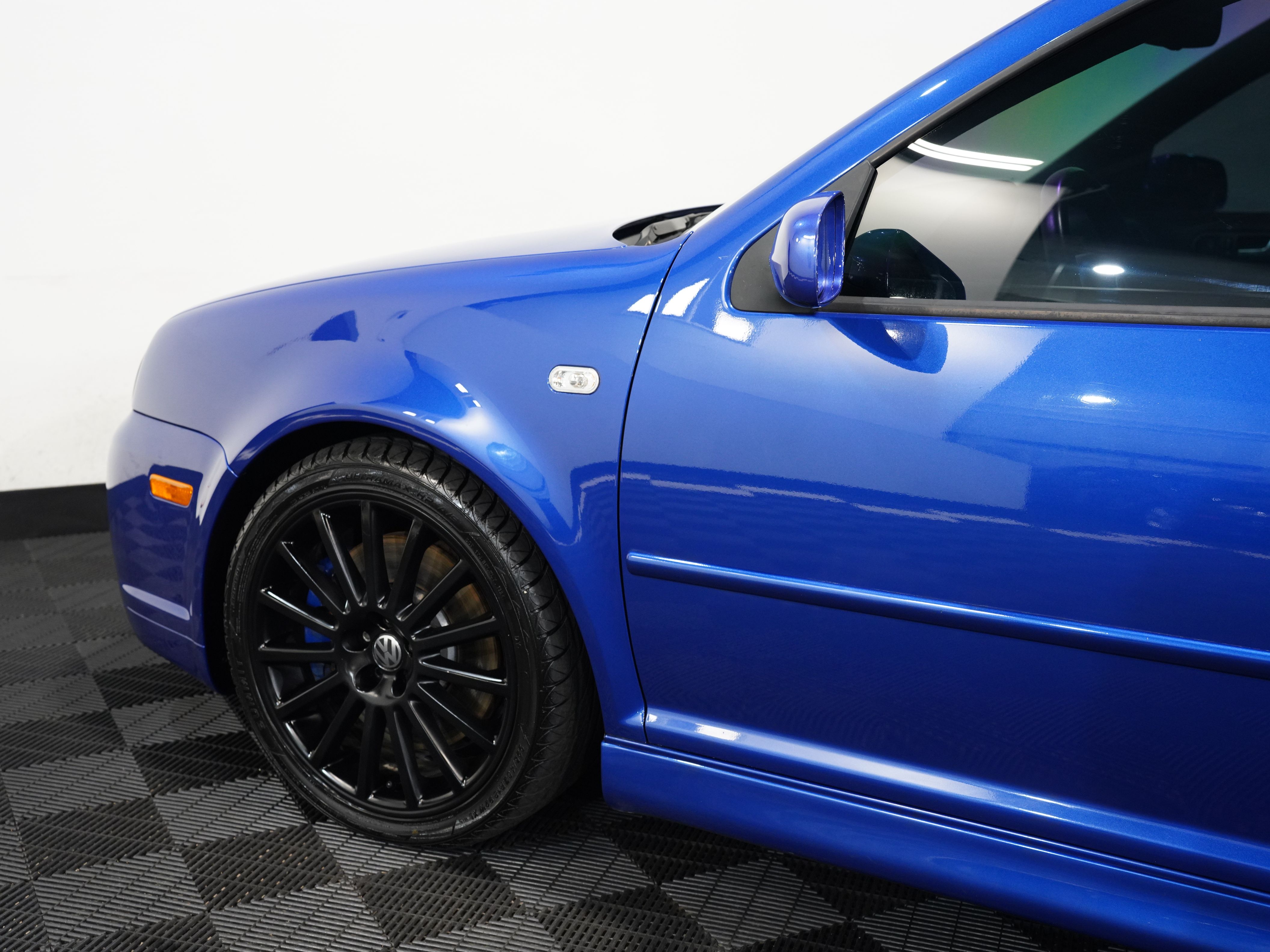 BLUE, 2004 VOLKSWAGEN R32 Image 20