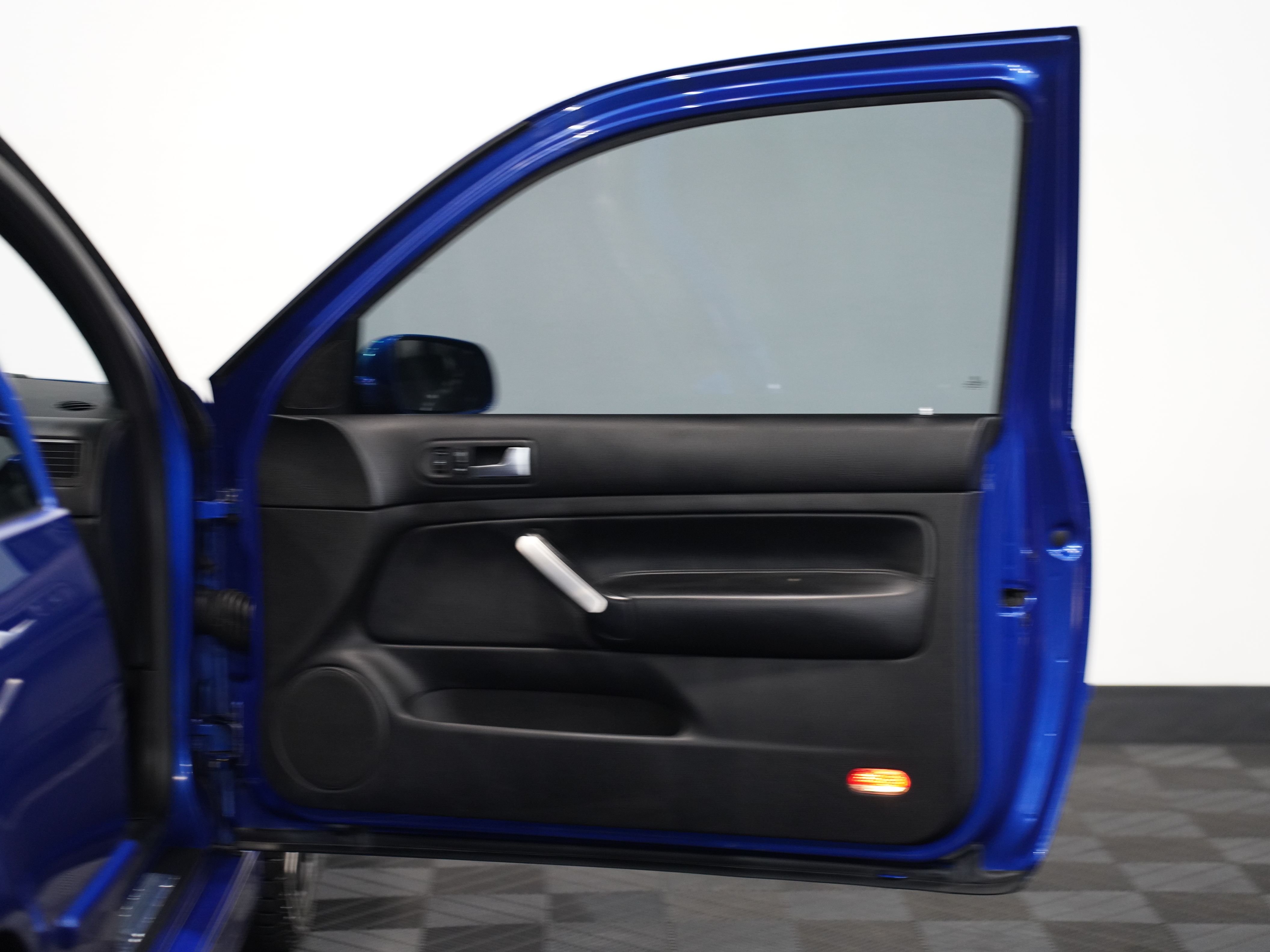 BLUE, 2004 VOLKSWAGEN R32 Image 23