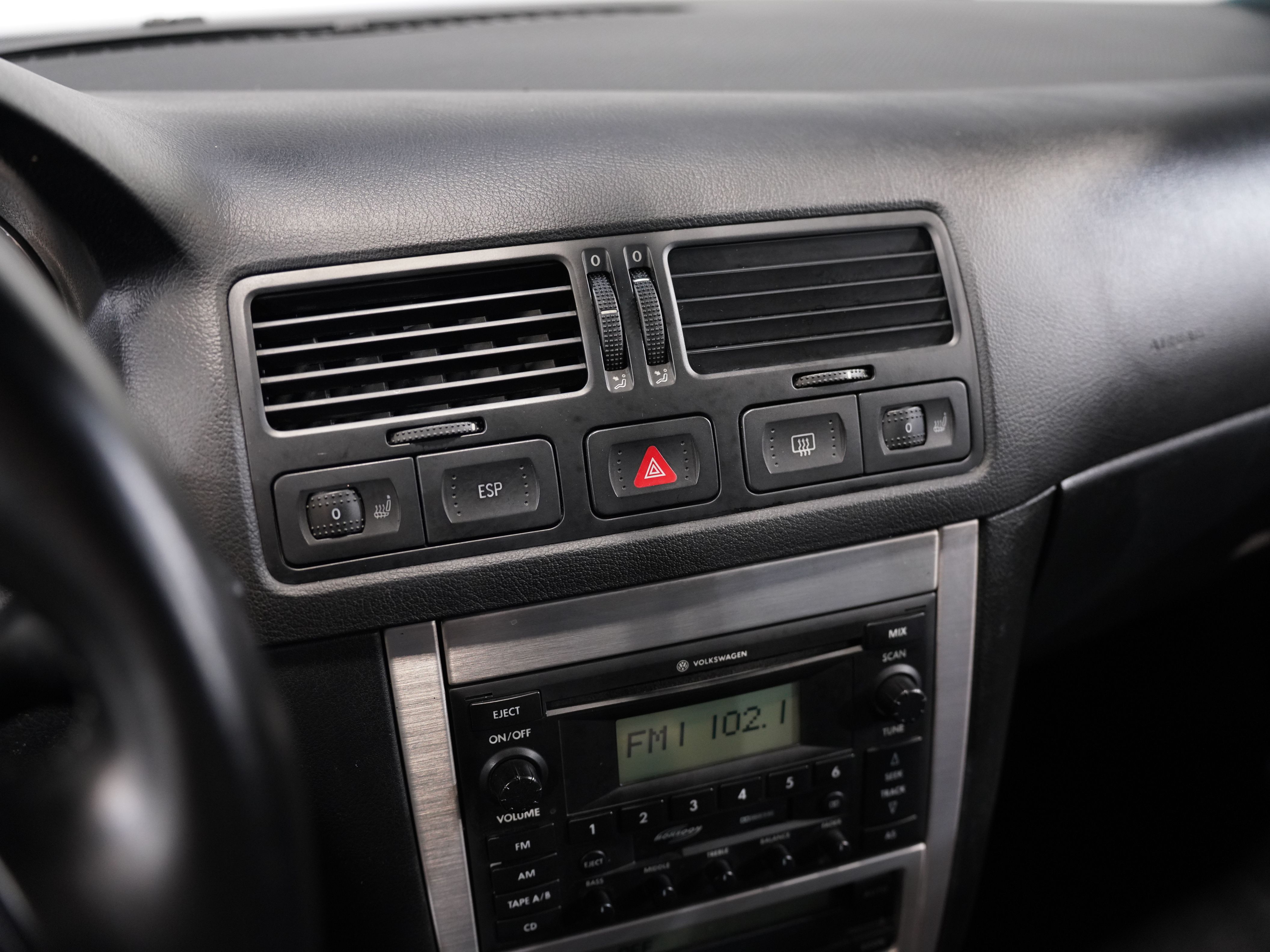BLUE, 2004 VOLKSWAGEN R32 Image 37