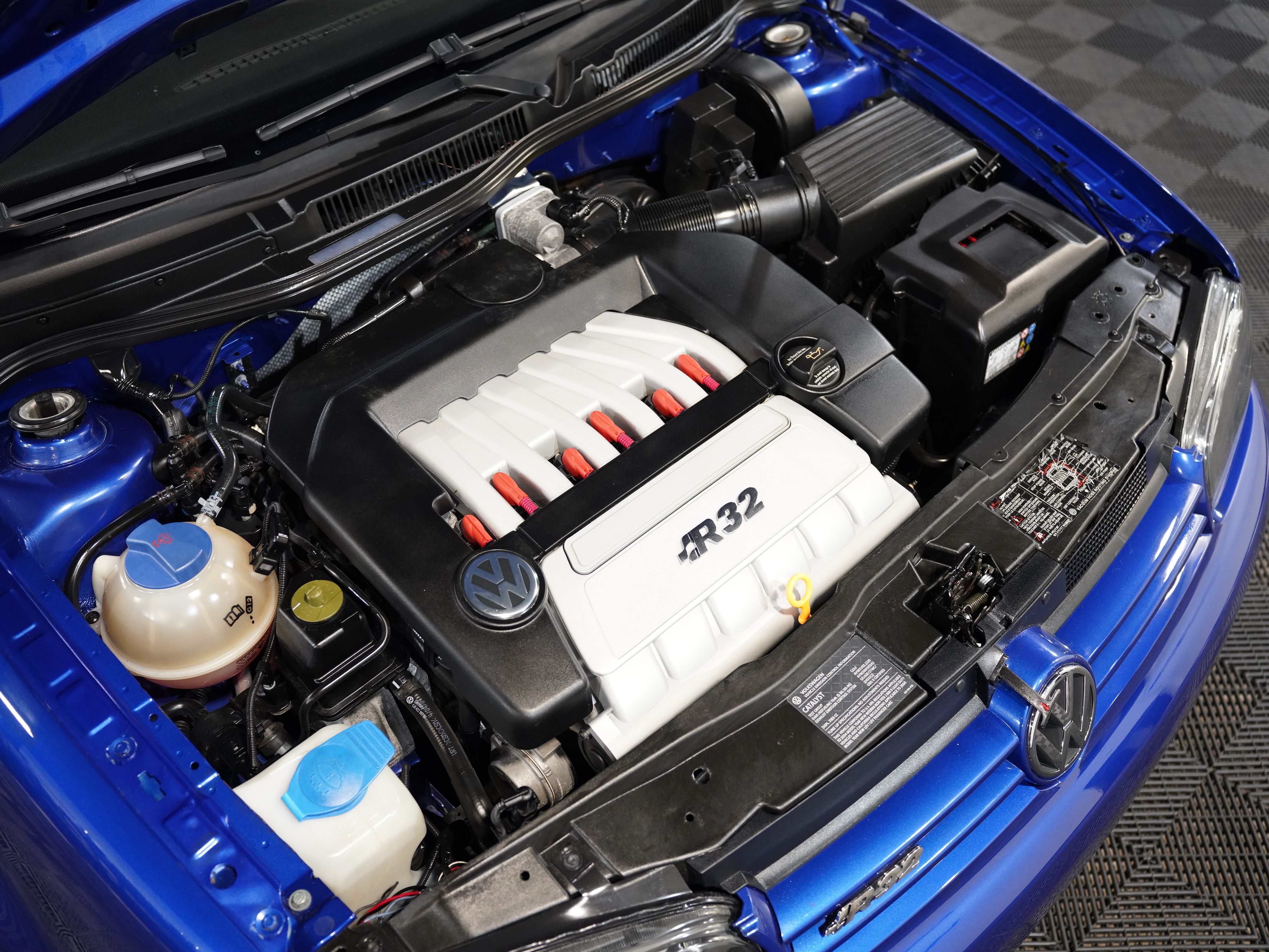 BLUE, 2004 VOLKSWAGEN R32 Image 40