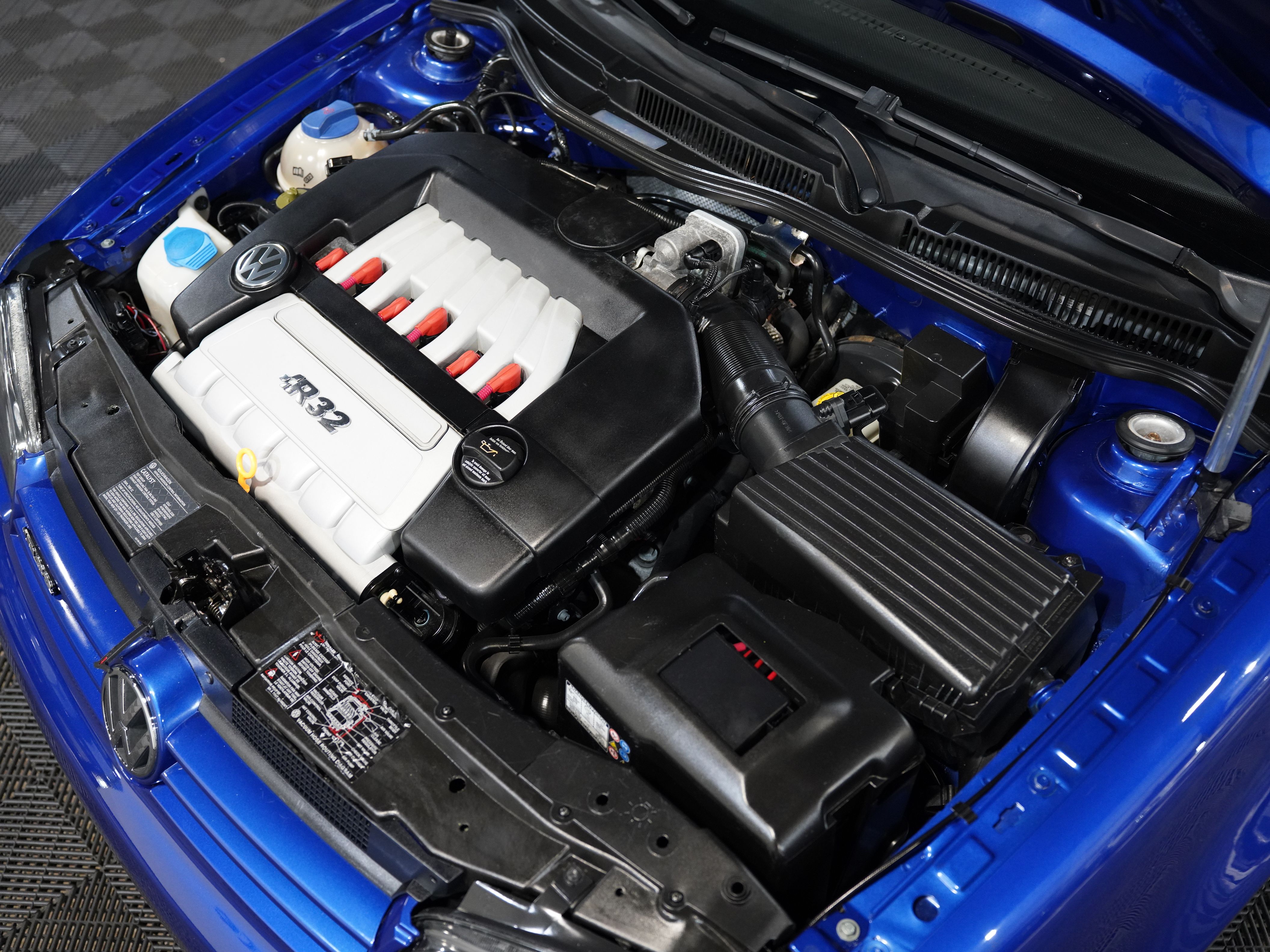 BLUE, 2004 VOLKSWAGEN R32 Image 42