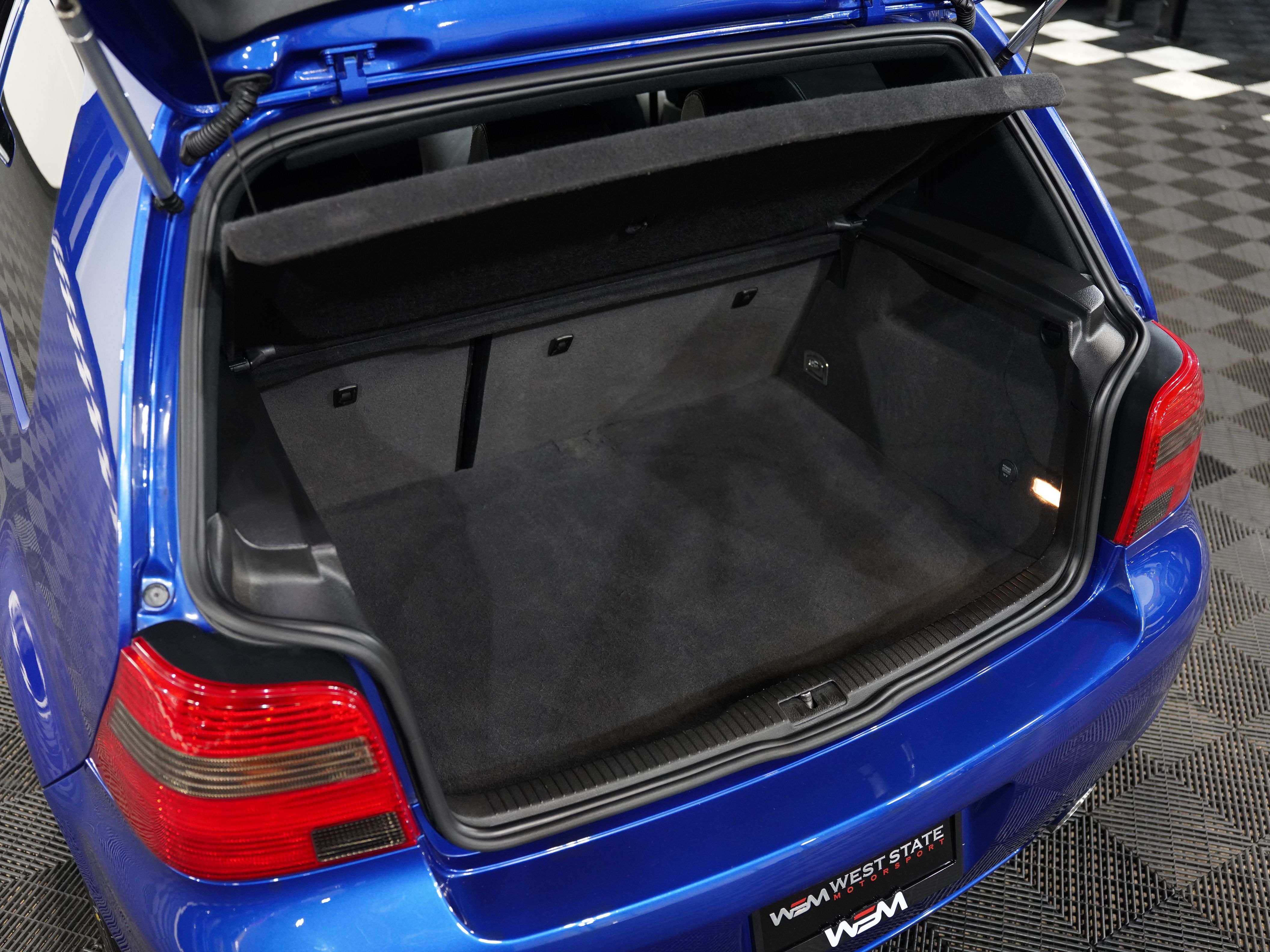 BLUE, 2004 VOLKSWAGEN R32 Image 44