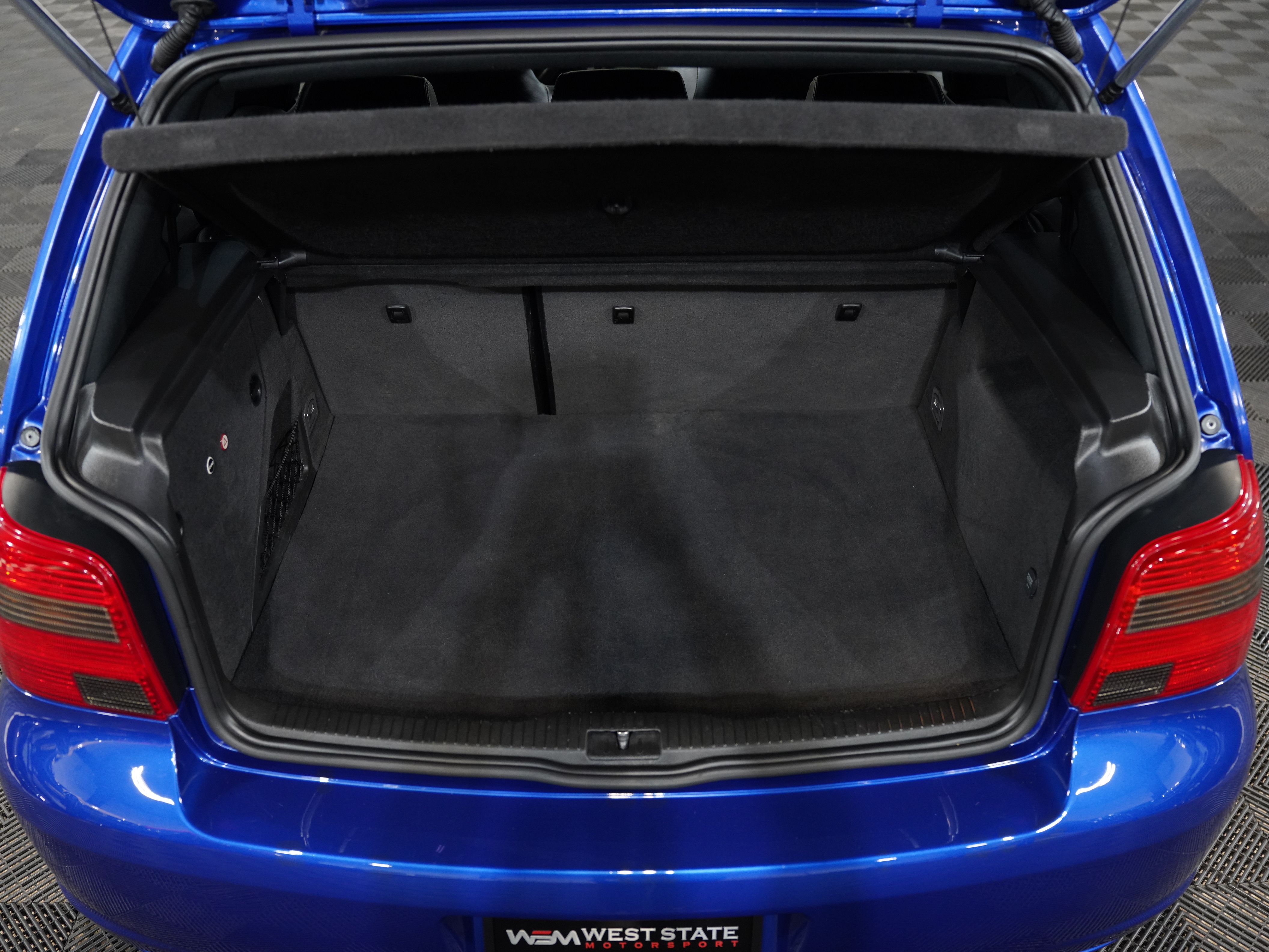 BLUE, 2004 VOLKSWAGEN R32 Image 45
