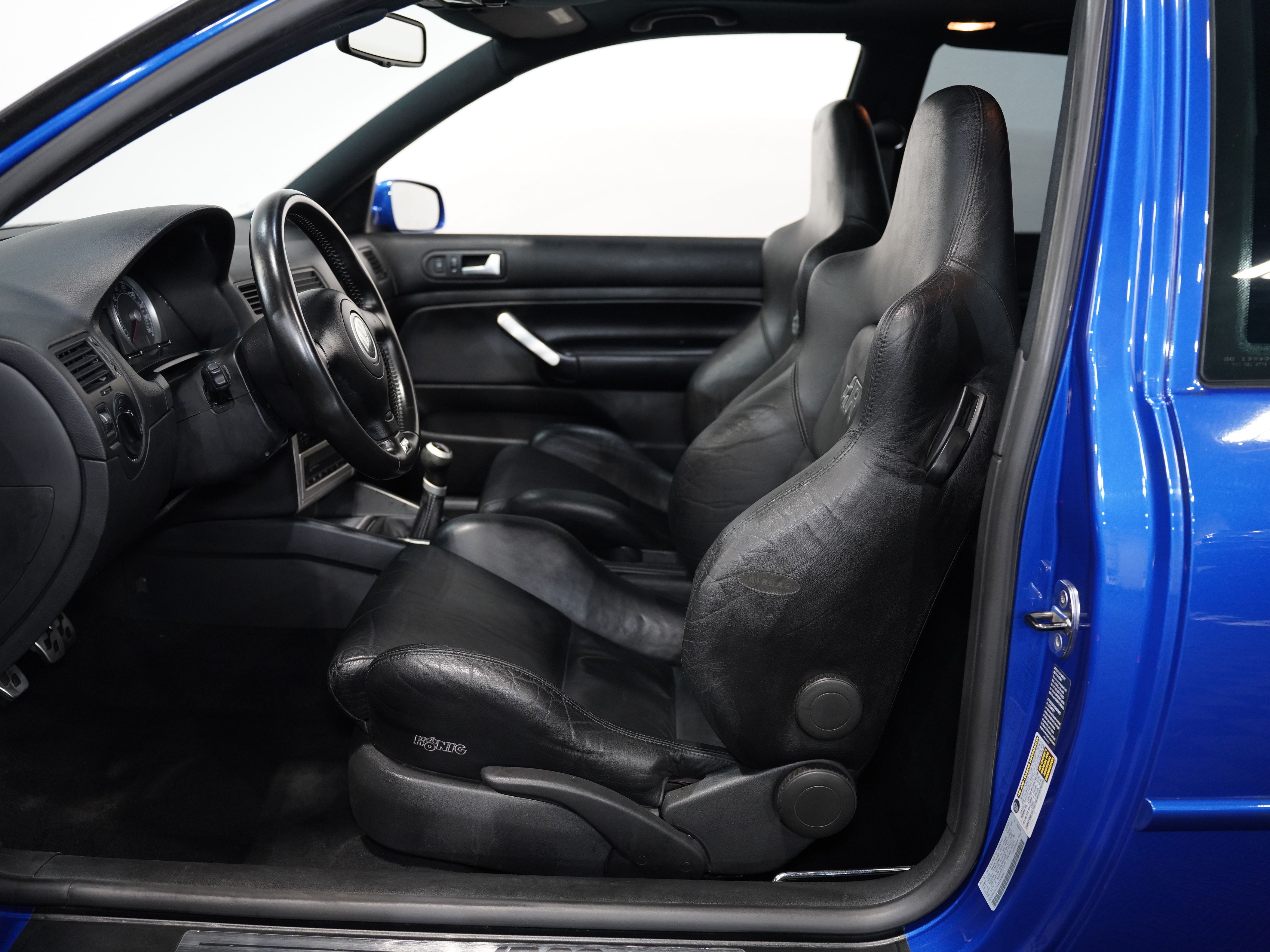 BLUE, 2004 VOLKSWAGEN R32 Image 28