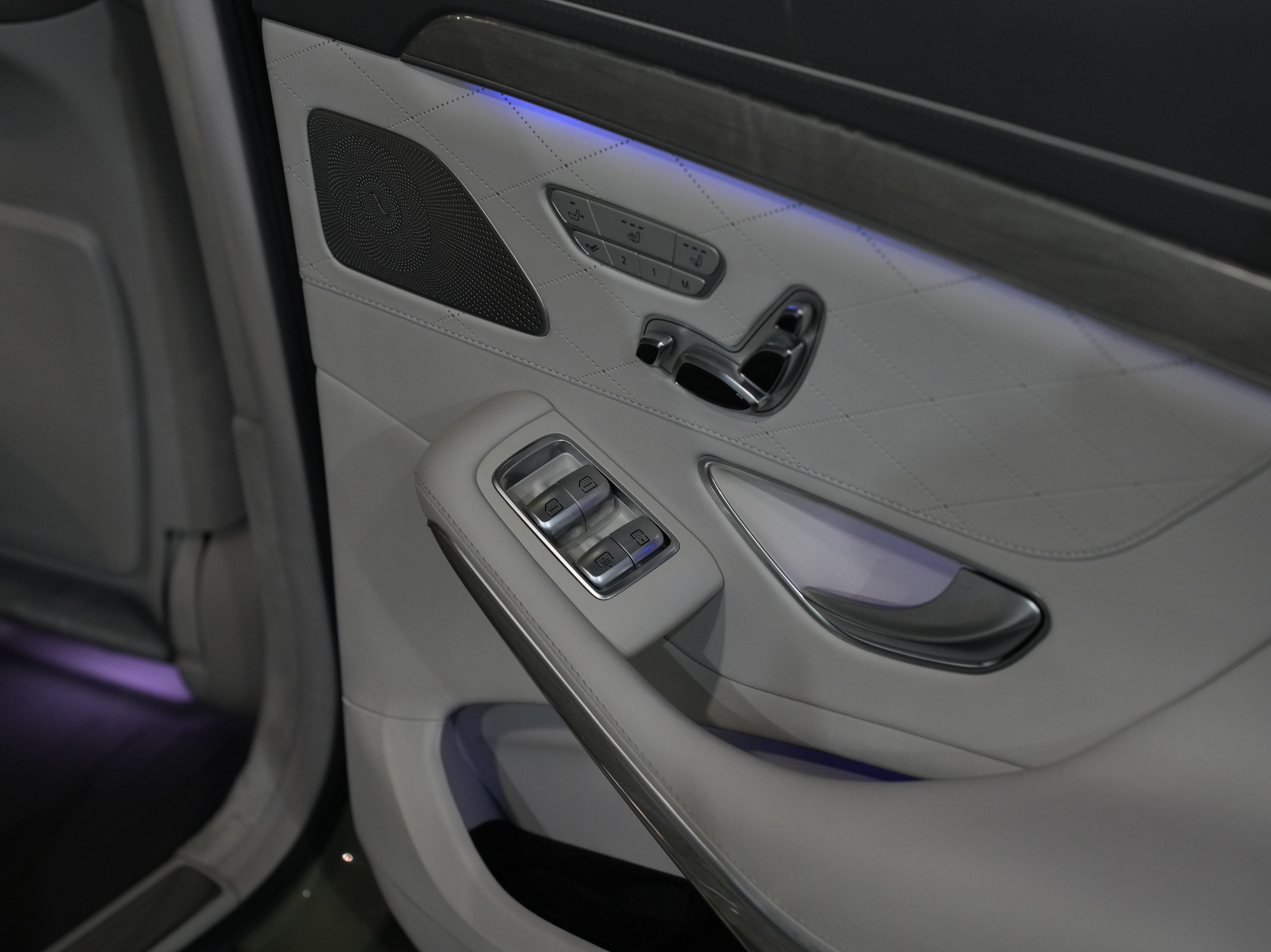 GREEN, 2015 MERCEDES-BENZ S-CLASS Image 30