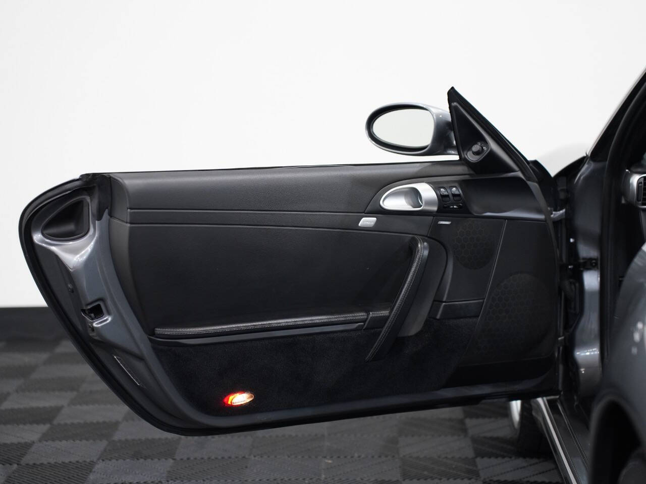 SEAL GREY METALLIC, 2006 PORSCHE 911 Image 21