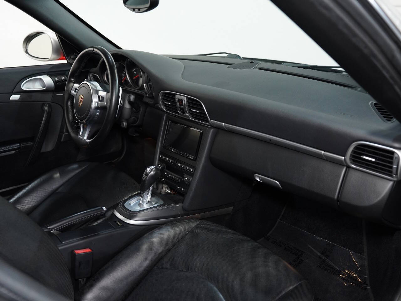 PLATINUM SILVER METALLIC, 2012 PORSCHE 911 Image 32