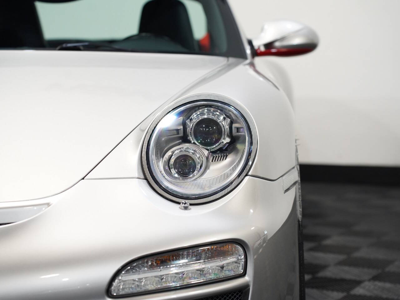 PLATINUM SILVER METALLIC, 2012 PORSCHE 911 Image 10