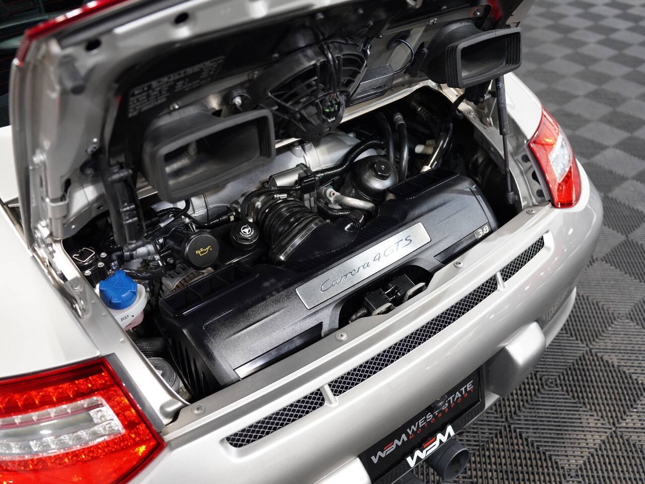 PLATINUM SILVER METALLIC, 2012 PORSCHE 911 Image 43