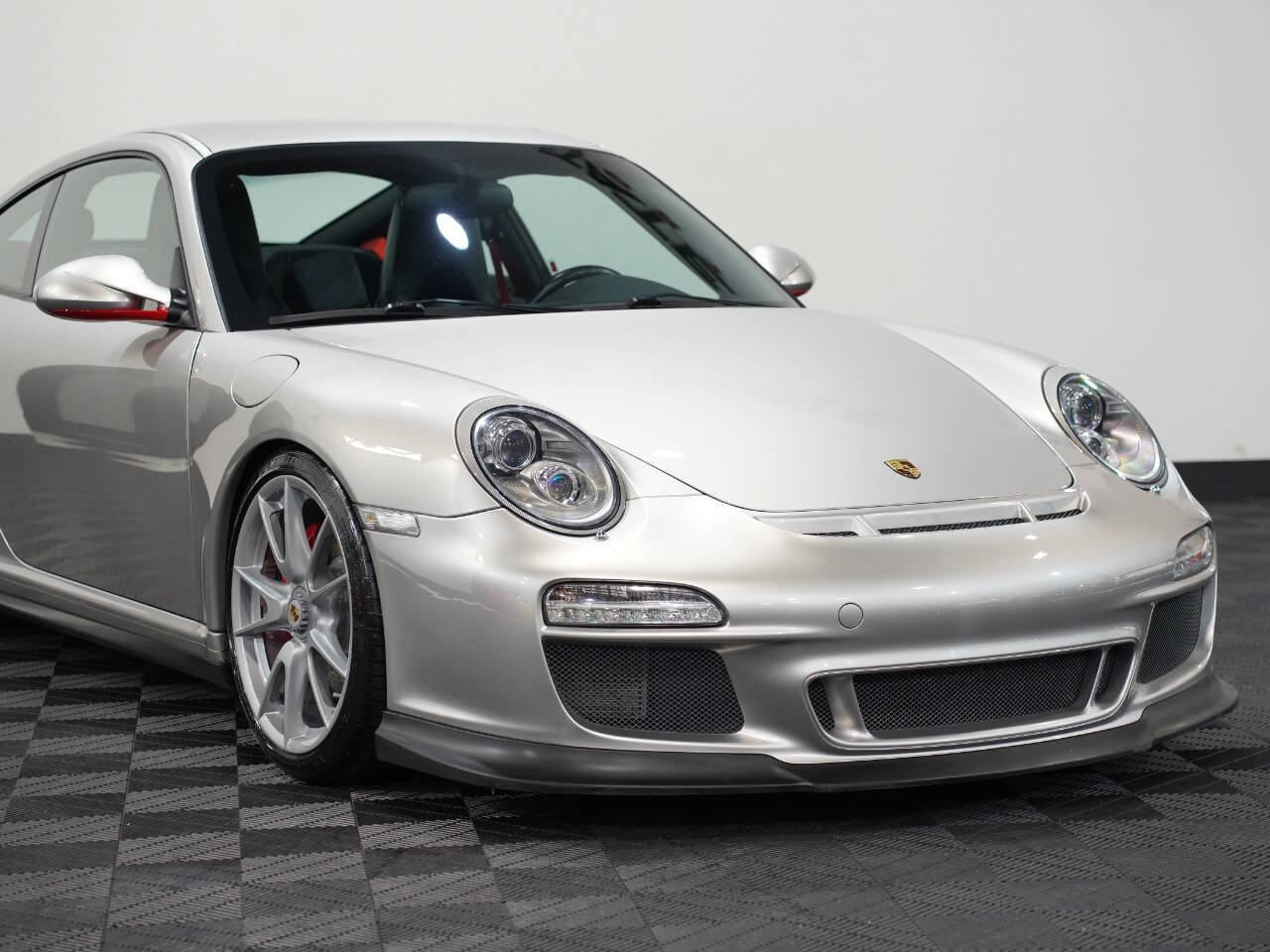 PLATINUM SILVER METALLIC, 2012 PORSCHE 911 Image 9